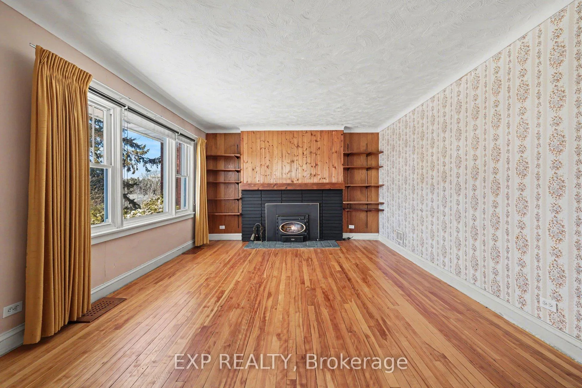 Photo 4 of 2511 Junction Avenue, Ottawa, Heron Park — HOMEH