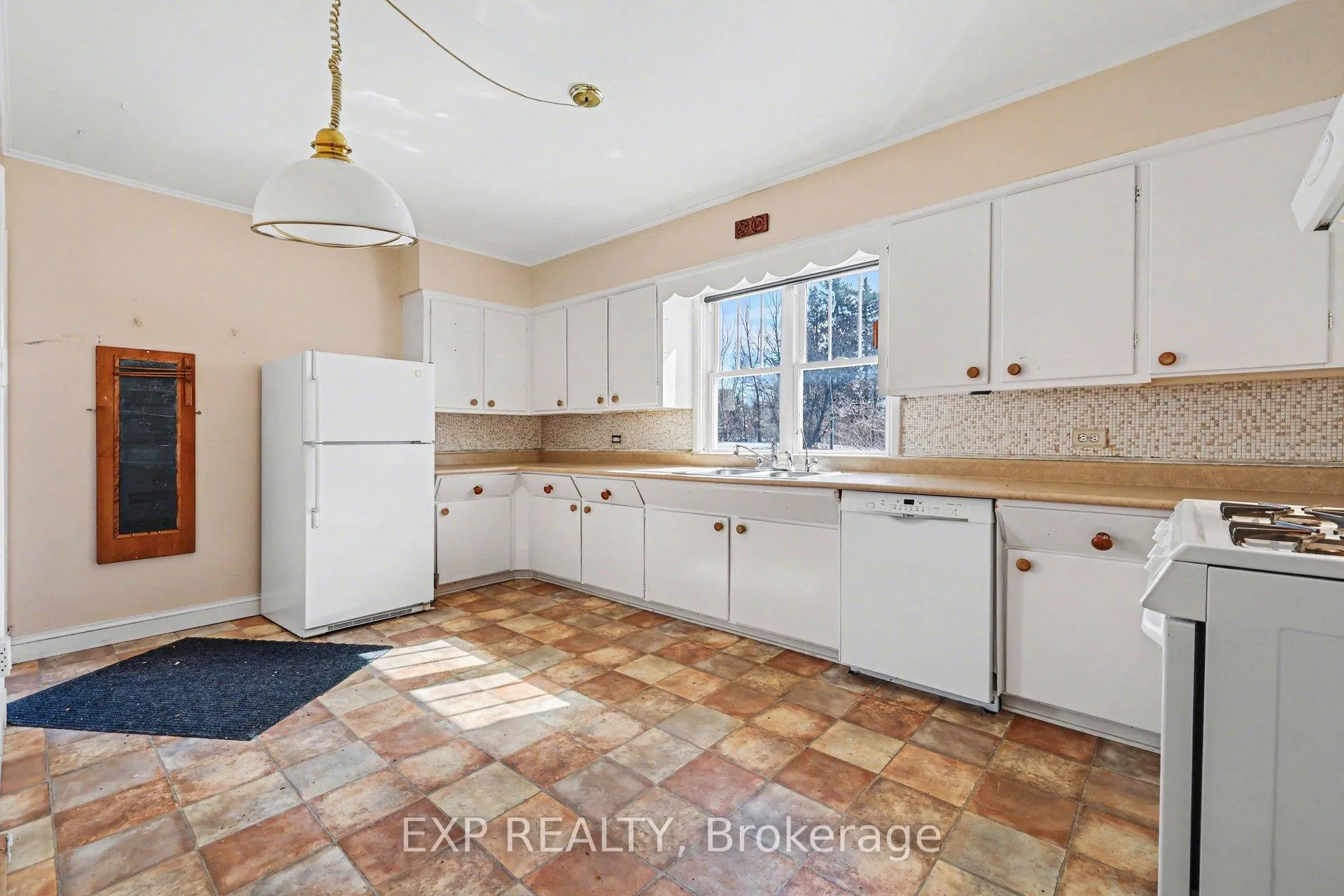 Photo 6 of 2511 Junction Avenue, Ottawa, Heron Park — HOMEH