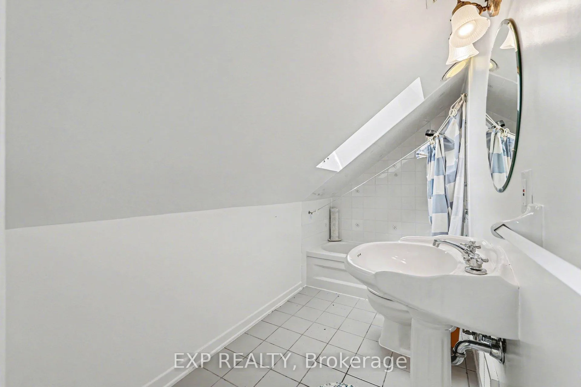 Photo 15 of 2511 Junction Avenue, Ottawa, Heron Park — HOMEH