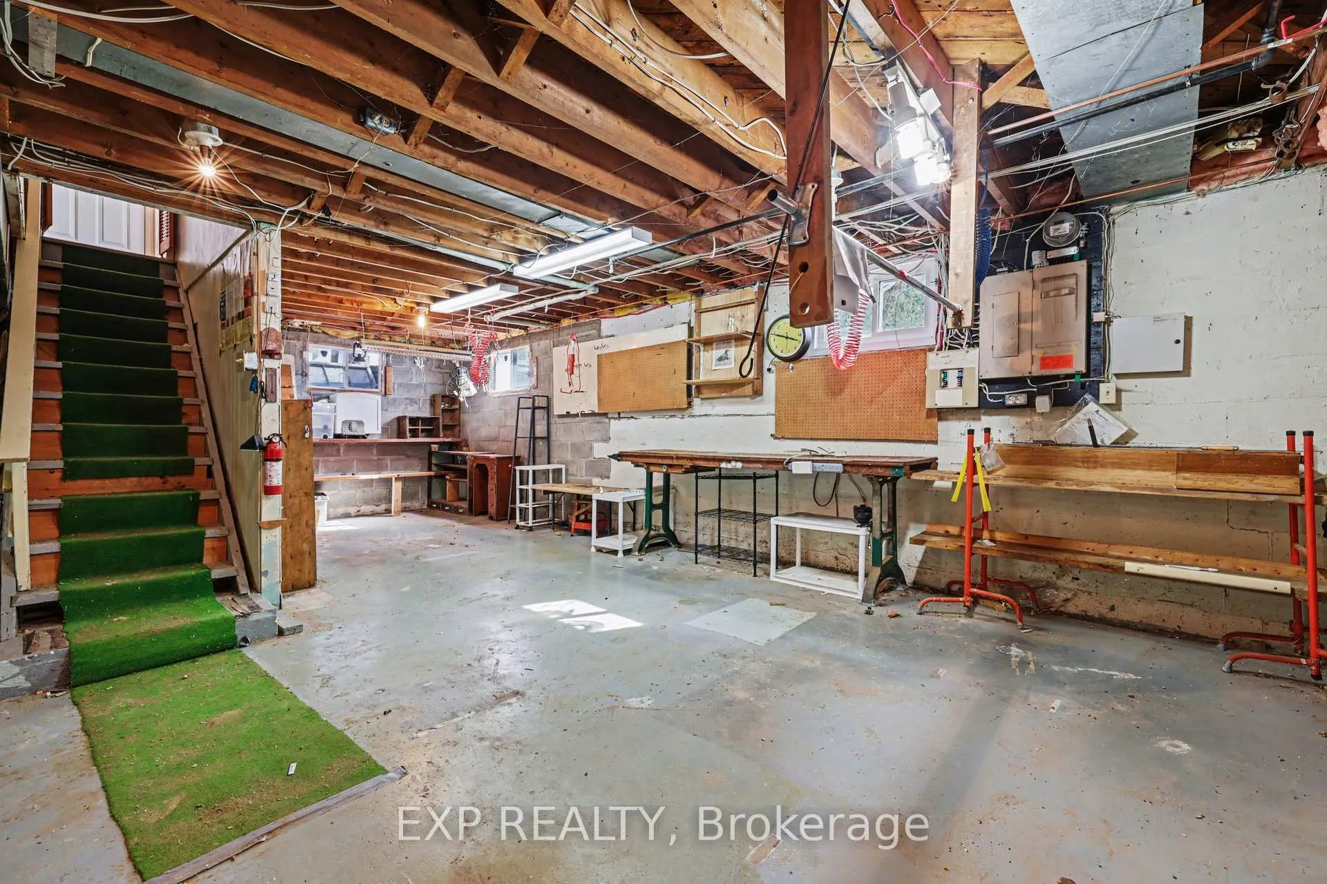 Photo 18 of 2511 Junction Avenue, Ottawa, Heron Park — HOMEH
