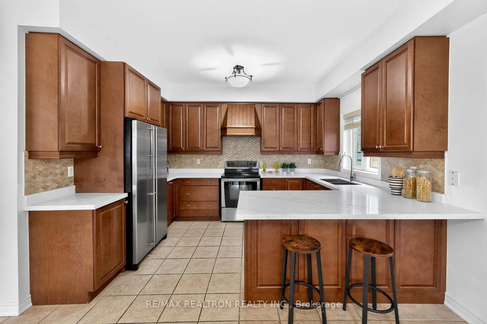 Photo 14 of 71 Timber Valley Avenue, Richmond Hill, Oak Ridges — HOMEH