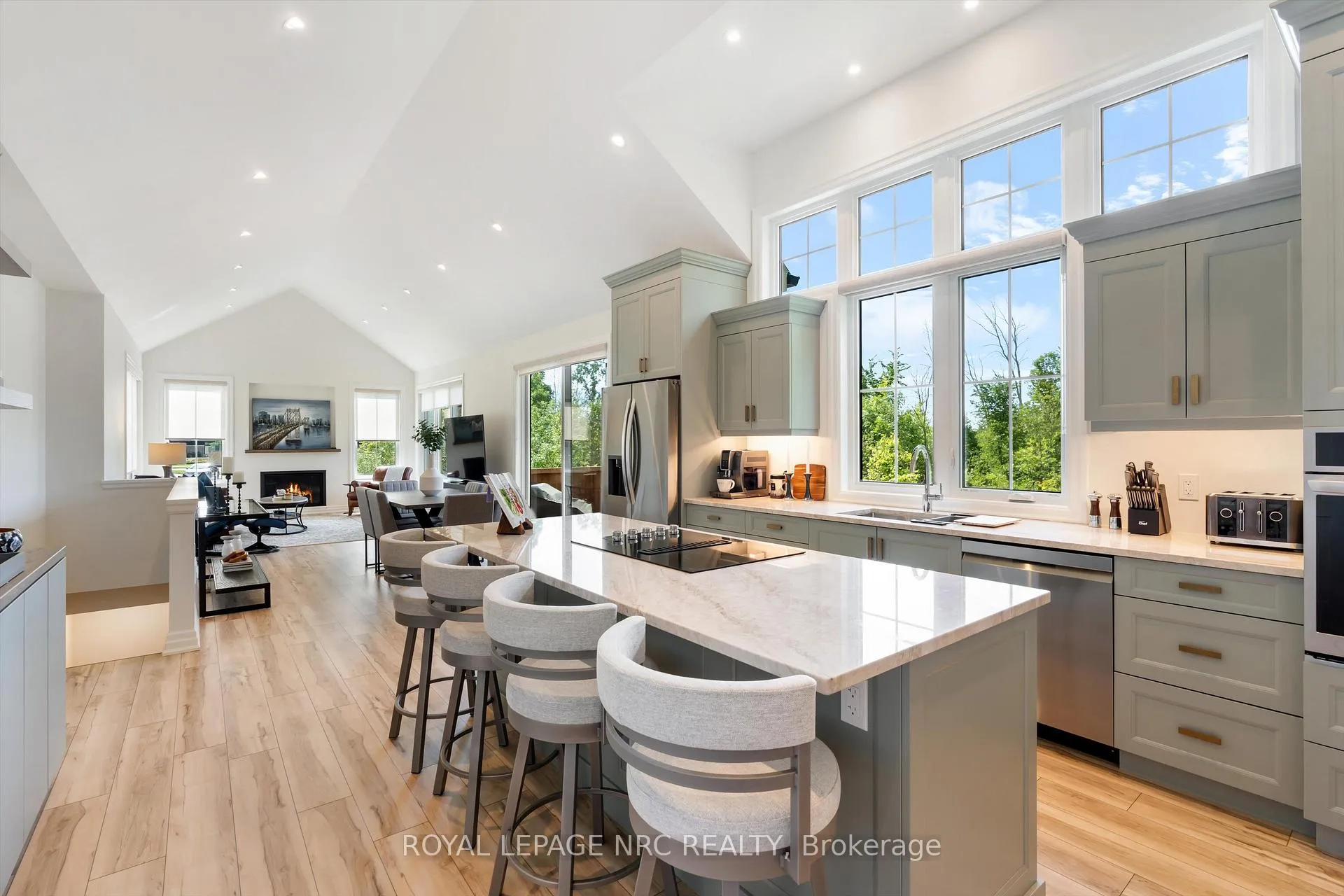 Photo 8 of 61 Westcott Road, Welland, West Welland — HOMEH