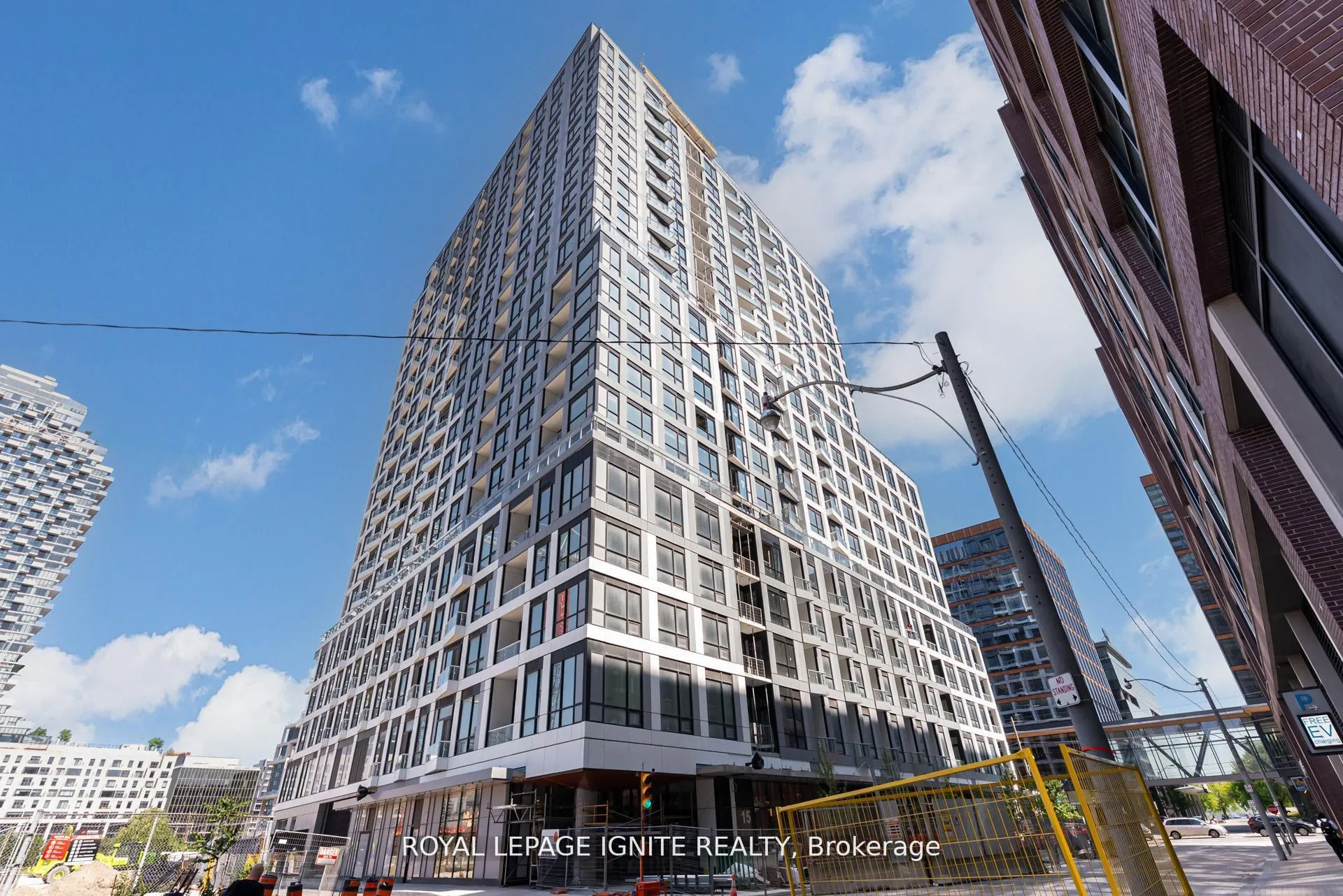 Front of Unit 410, 15 Richardson Street