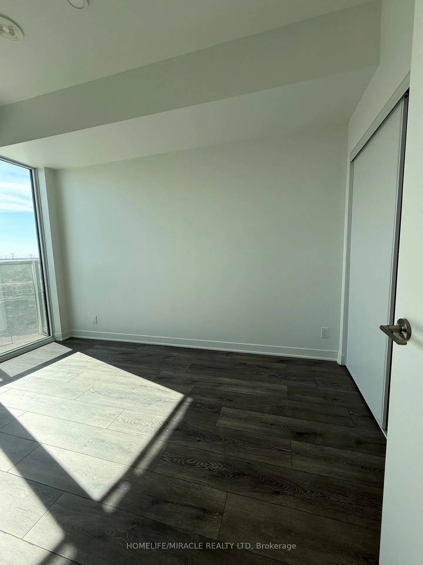 Photo 4 of Unit 817, 6 Flavelle Trail, Vaughan, Steeles West Industrial — HOMEH