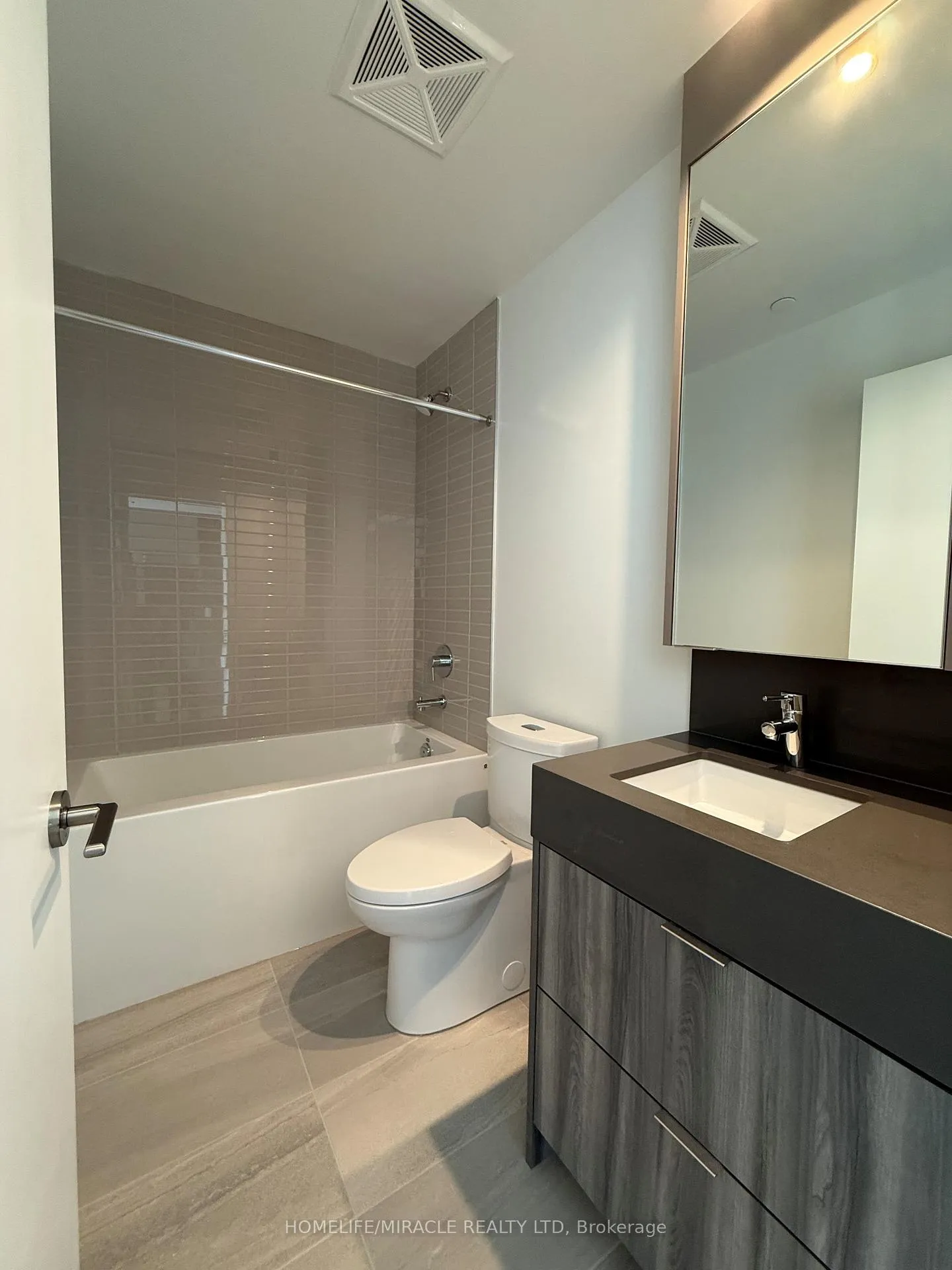 Photo 5 of Unit 817, 6 Flavelle Trail, Vaughan, Steeles West Industrial — HOMEH