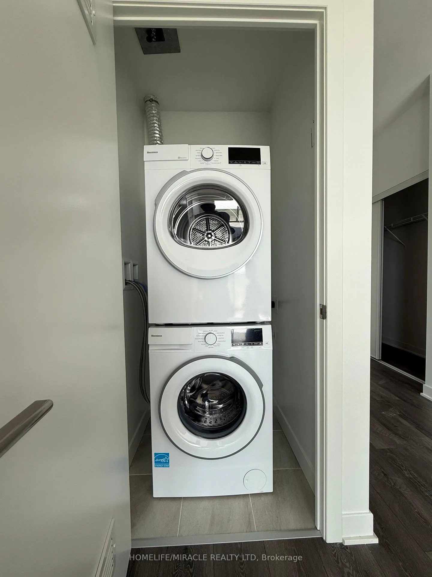 Photo 6 of Unit 817, 6 Flavelle Trail, Vaughan, Steeles West Industrial — HOMEH