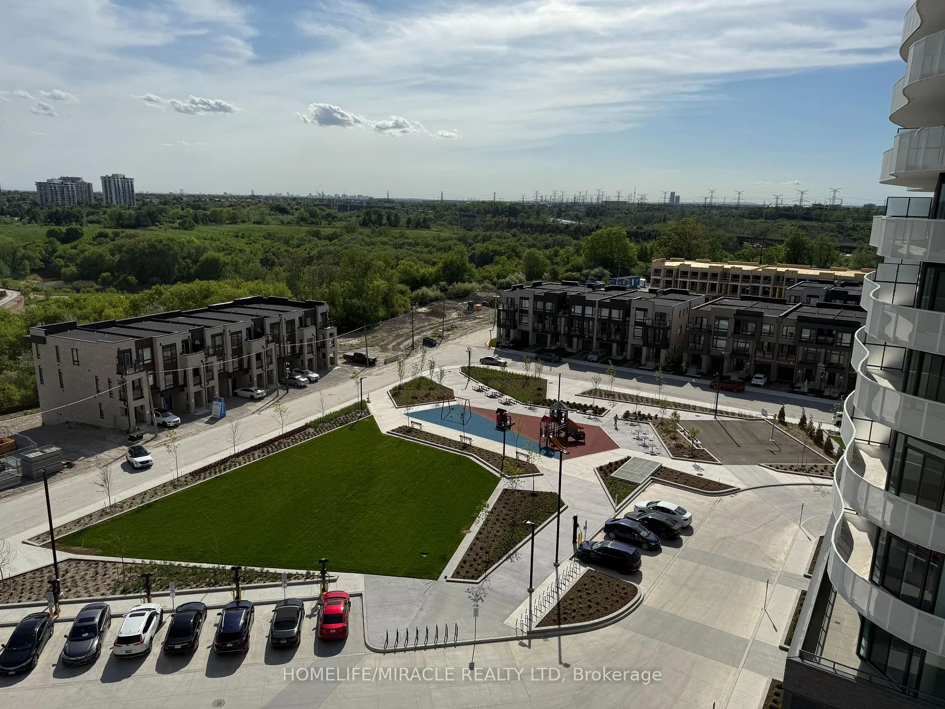 Photo 8 of Unit 817, 6 Flavelle Trail, Vaughan, Steeles West Industrial — HOMEH