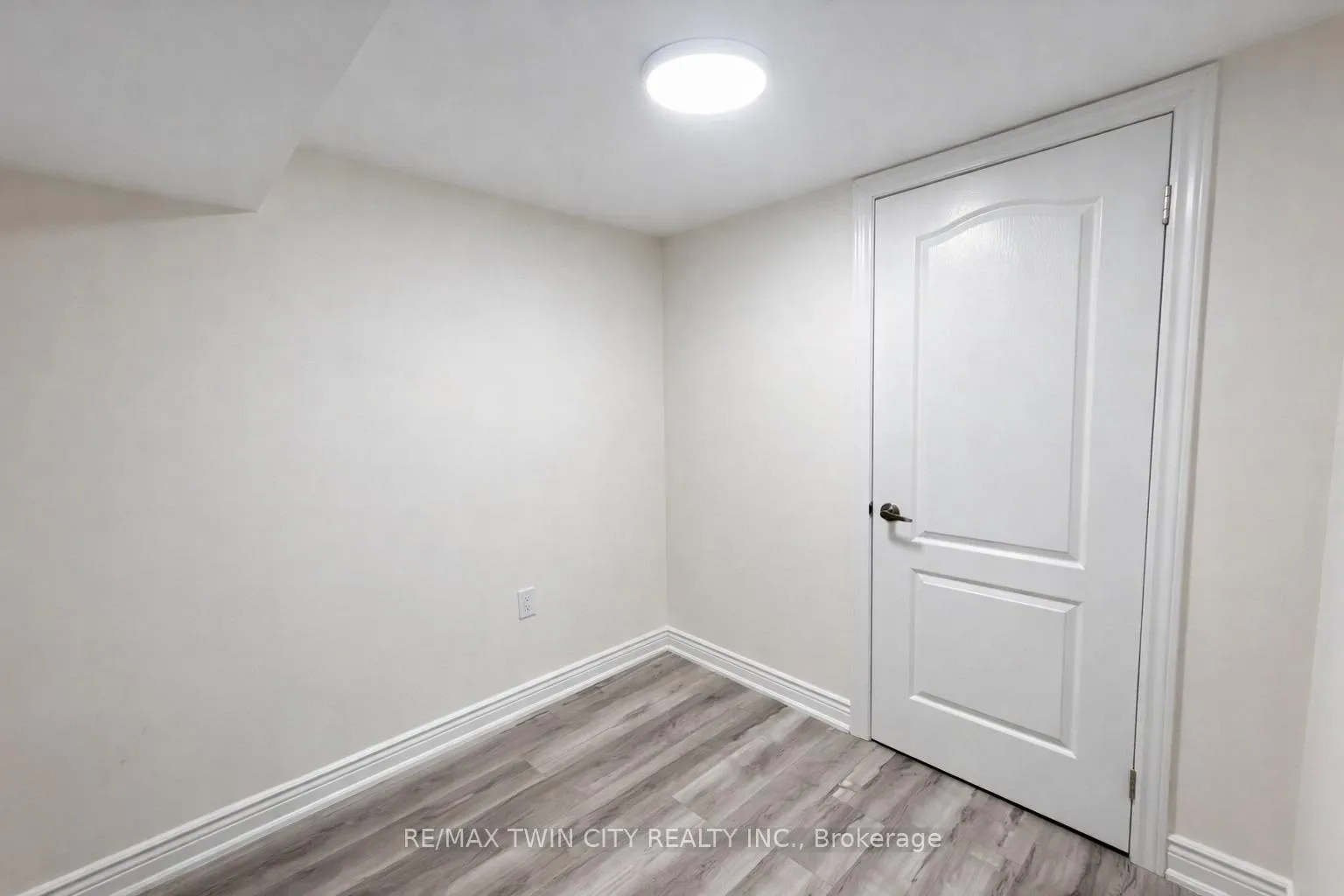Photo 2 of Unit Basement, 592 Blair Creek Drive W, Kitchener, Doon South — HOMEH