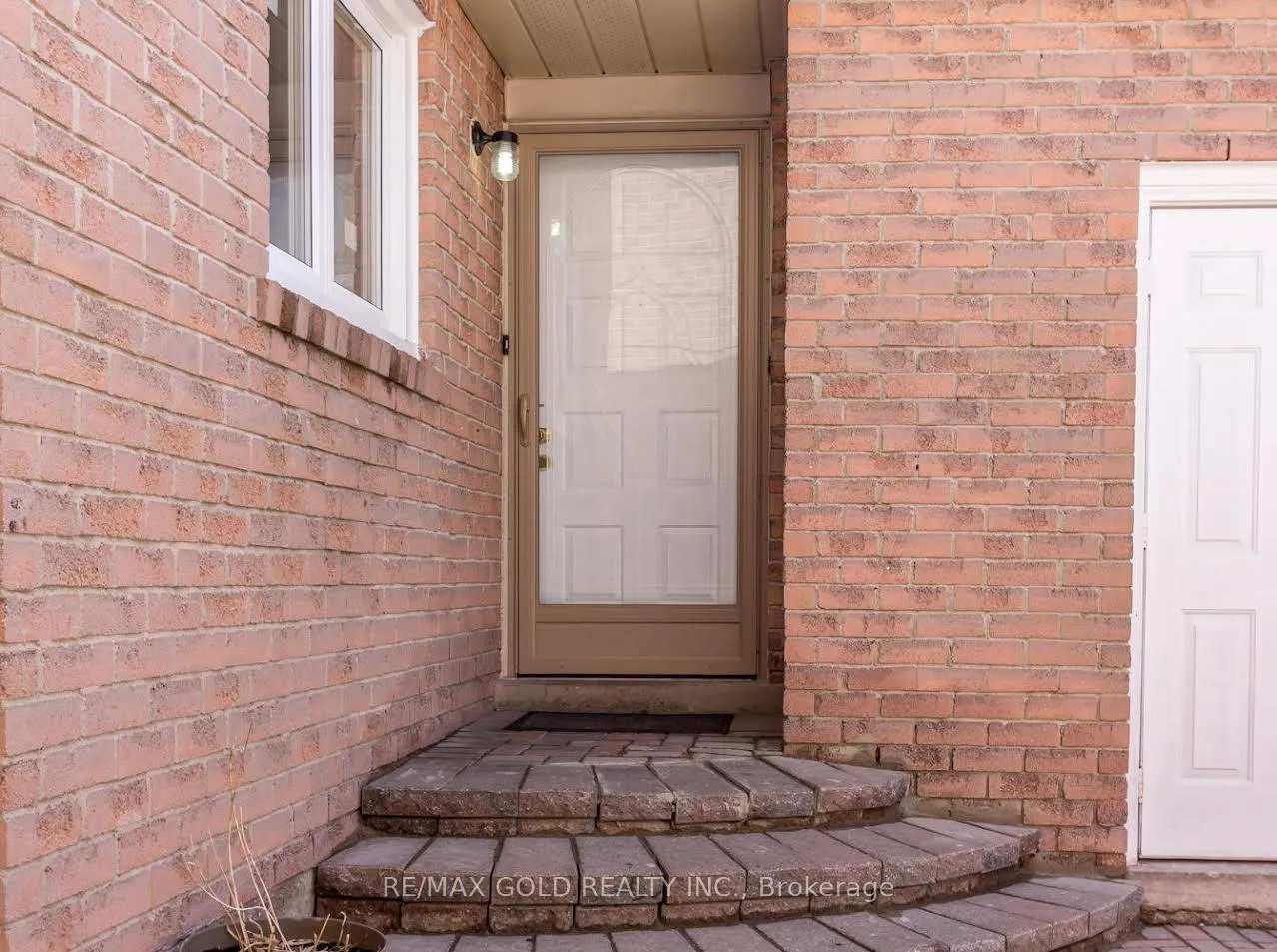 Photo 2 of 46 Kesteven Crescent, Brampton, Fletcher's Creek South — HOMEH