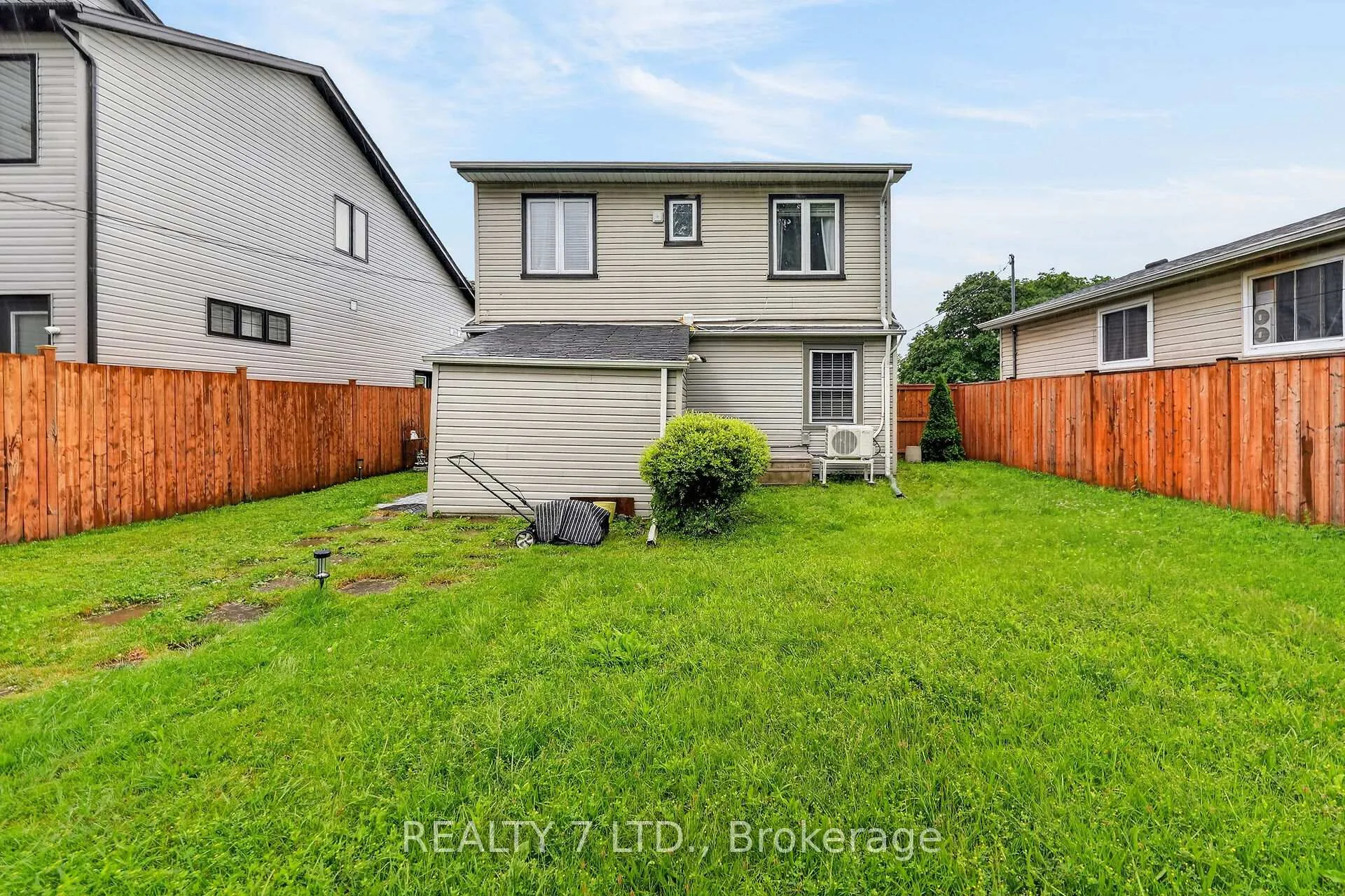 Photo 2 of 29 Lloyd Street, St. Catharines, Western Hill — HOMEH
