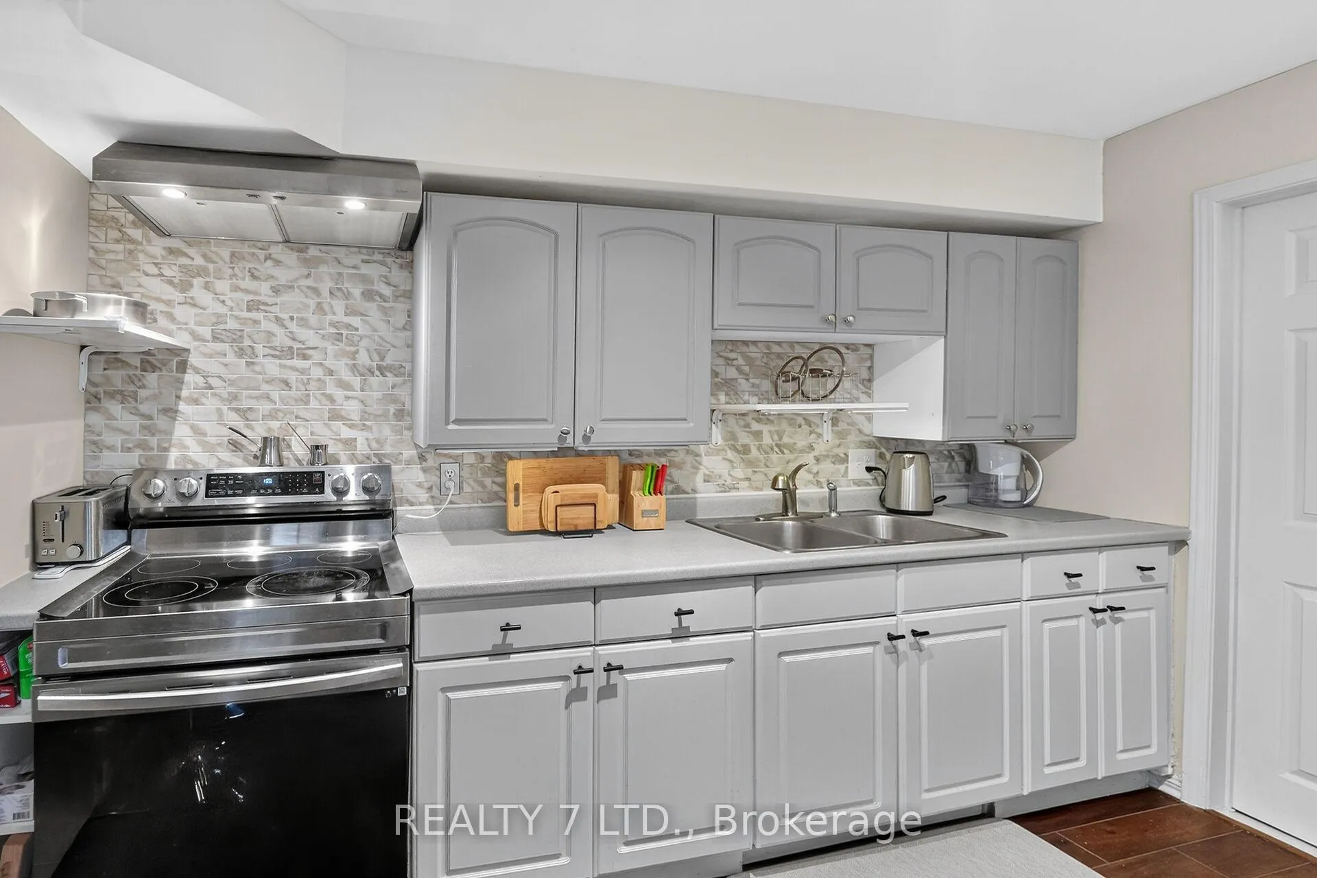 Photo 13 of 29 Lloyd Street, St. Catharines, Western Hill — HOMEH
