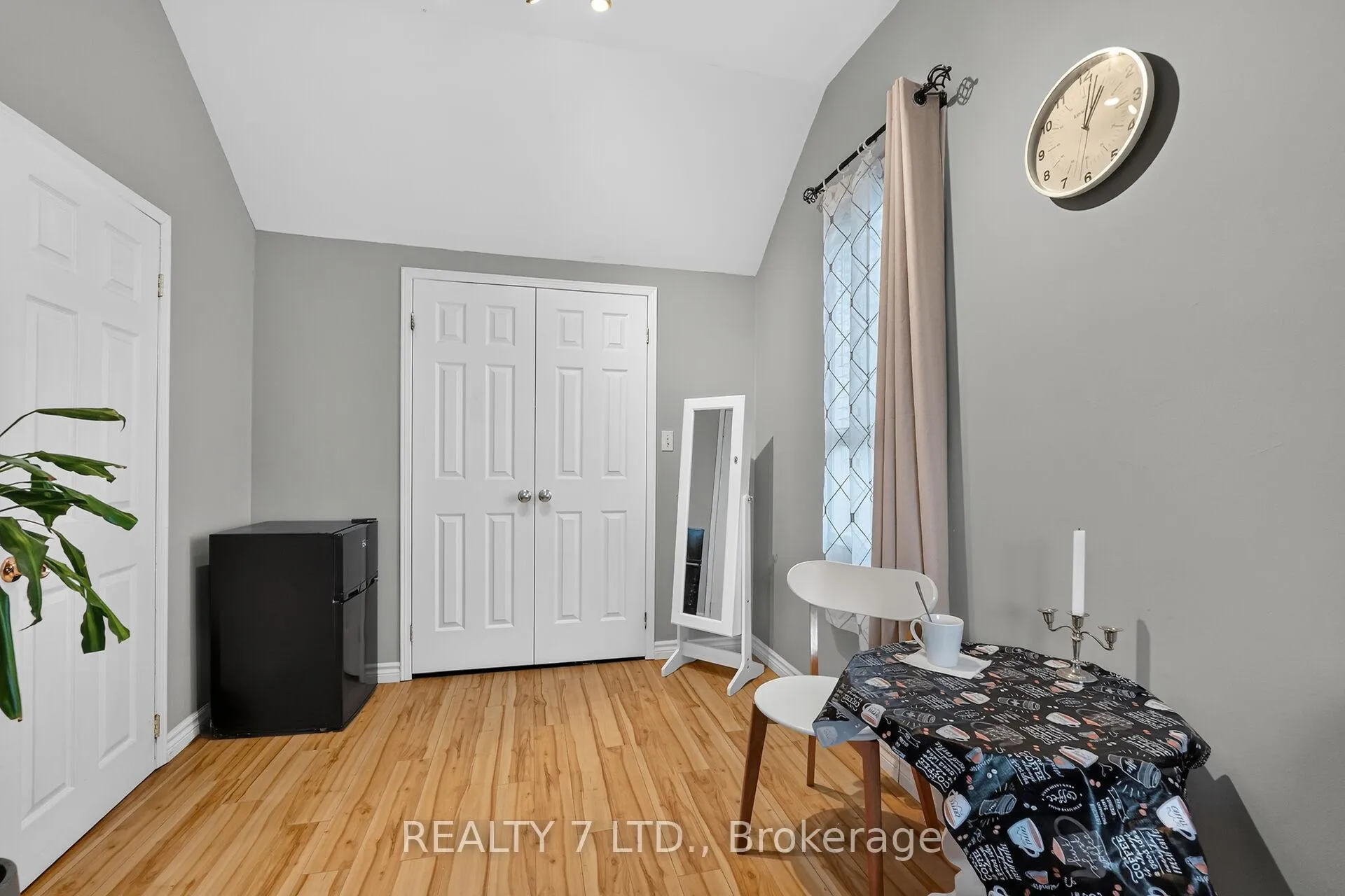 Photo 14 of 29 Lloyd Street, St. Catharines, Western Hill — HOMEH