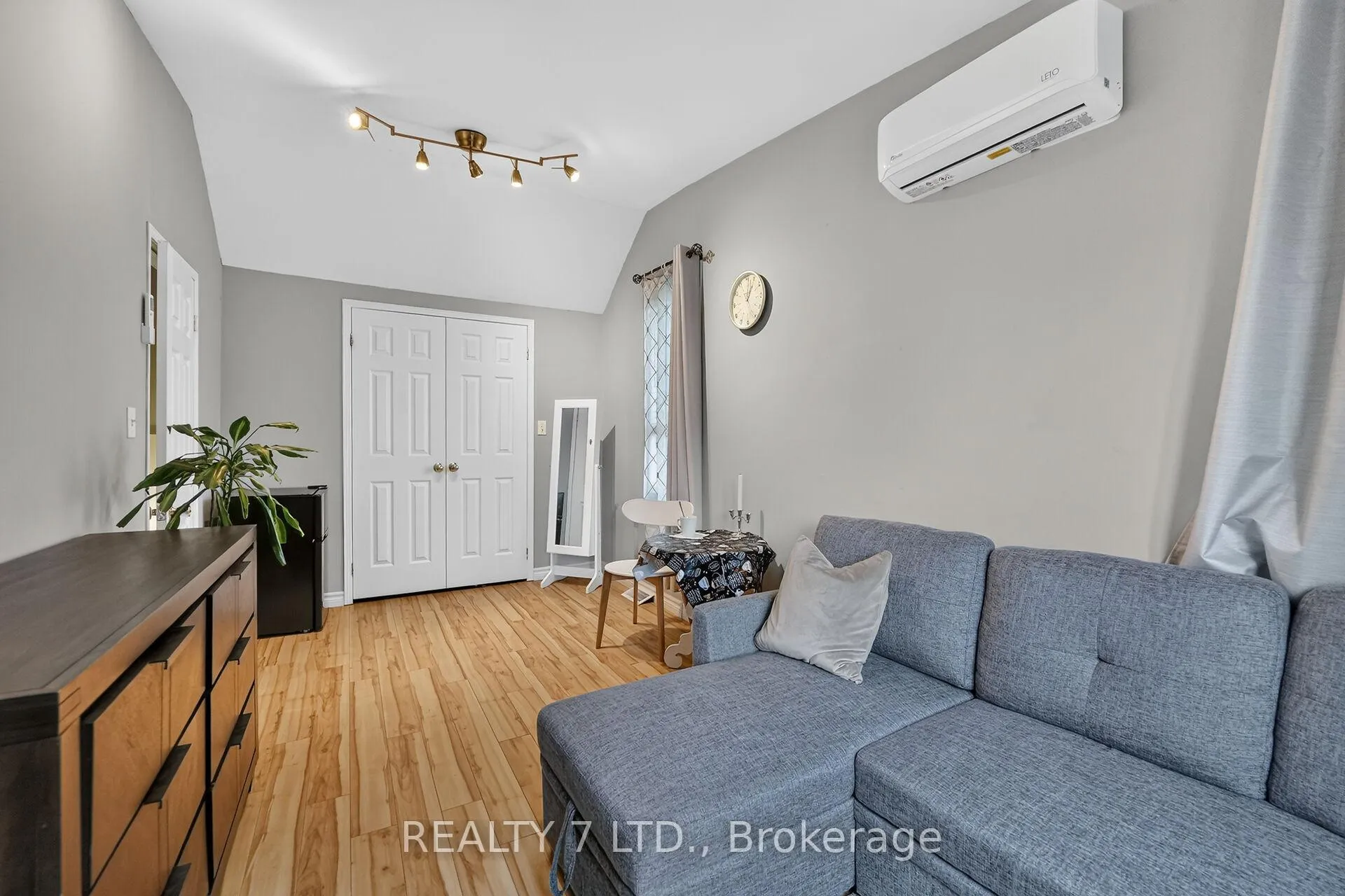 Photo 15 of 29 Lloyd Street, St. Catharines, Western Hill — HOMEH