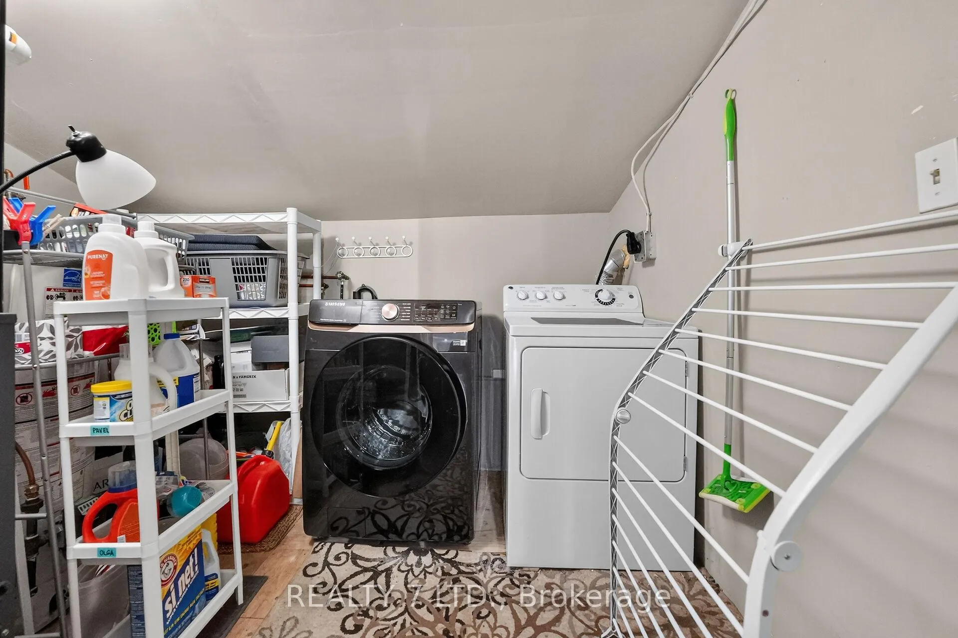 Photo 18 of 29 Lloyd Street, St. Catharines, Western Hill — HOMEH