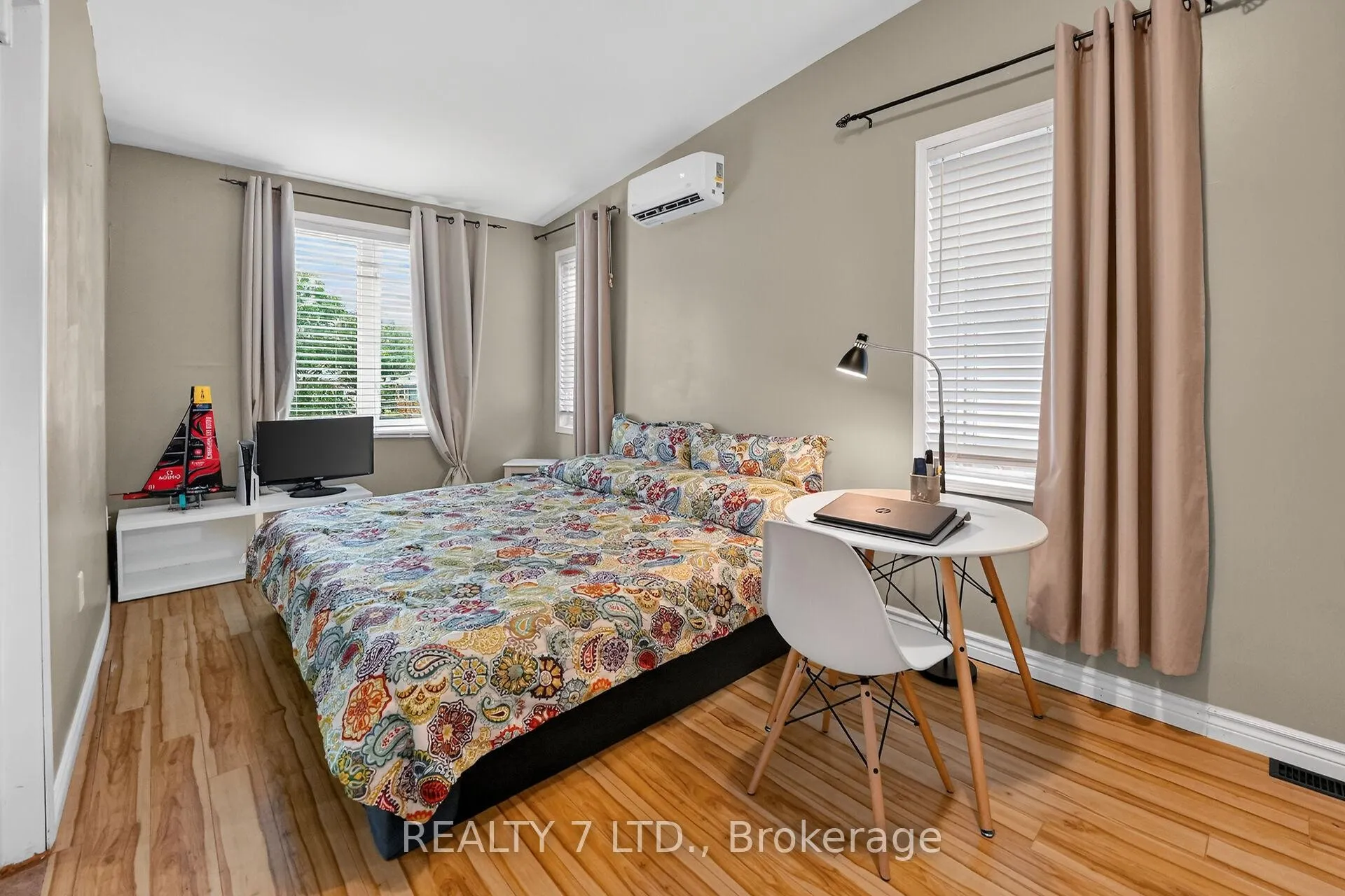 Photo 20 of 29 Lloyd Street, St. Catharines, Western Hill — HOMEH