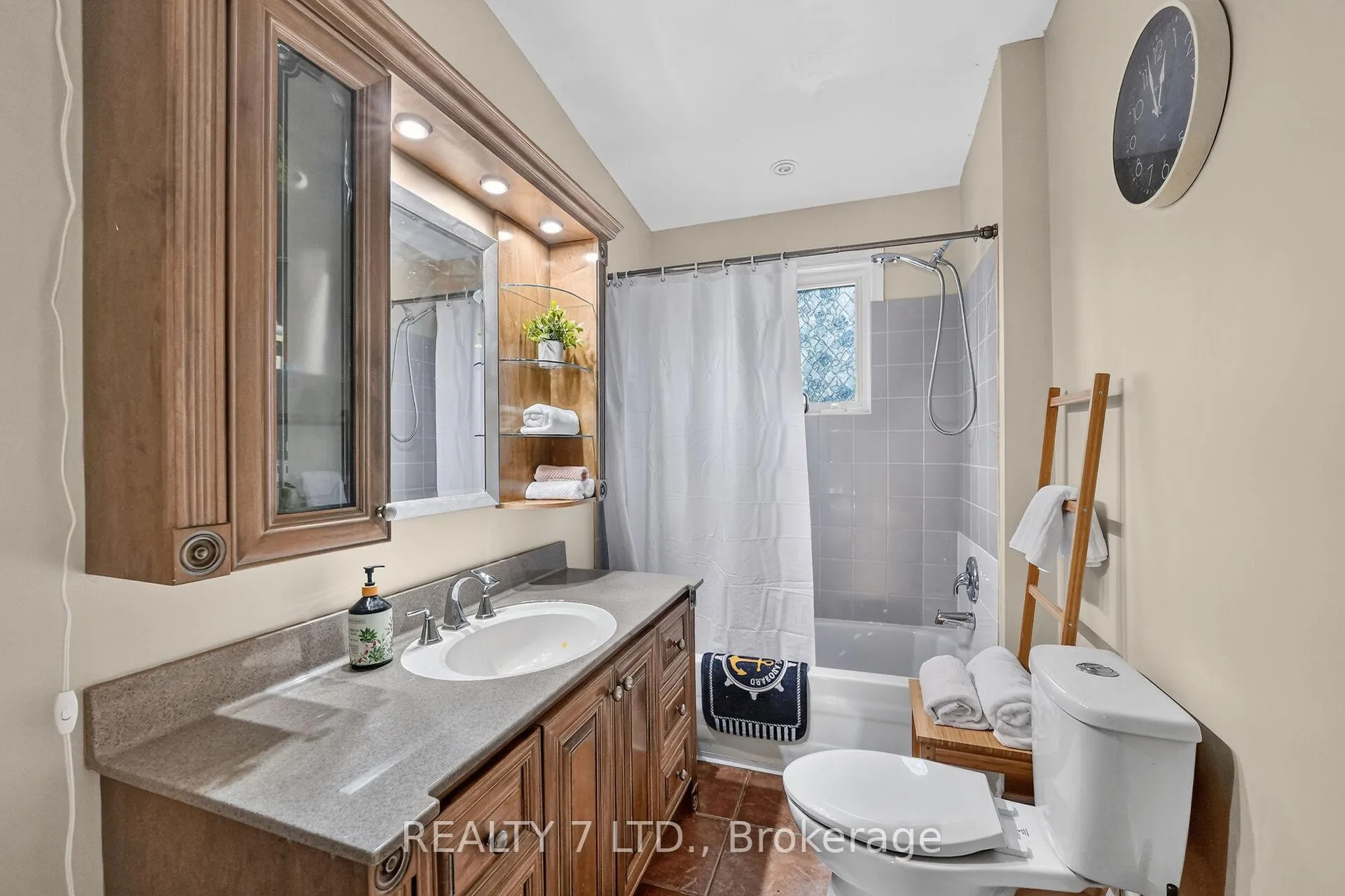 Photo 24 of 29 Lloyd Street, St. Catharines, Western Hill — HOMEH