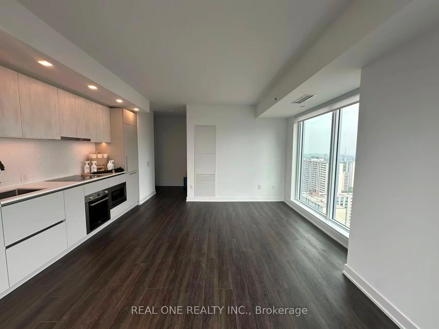 Photo 4 of Unit 2802, 609 Sherbourne street, Toronto, North St. James Town — HOMEH