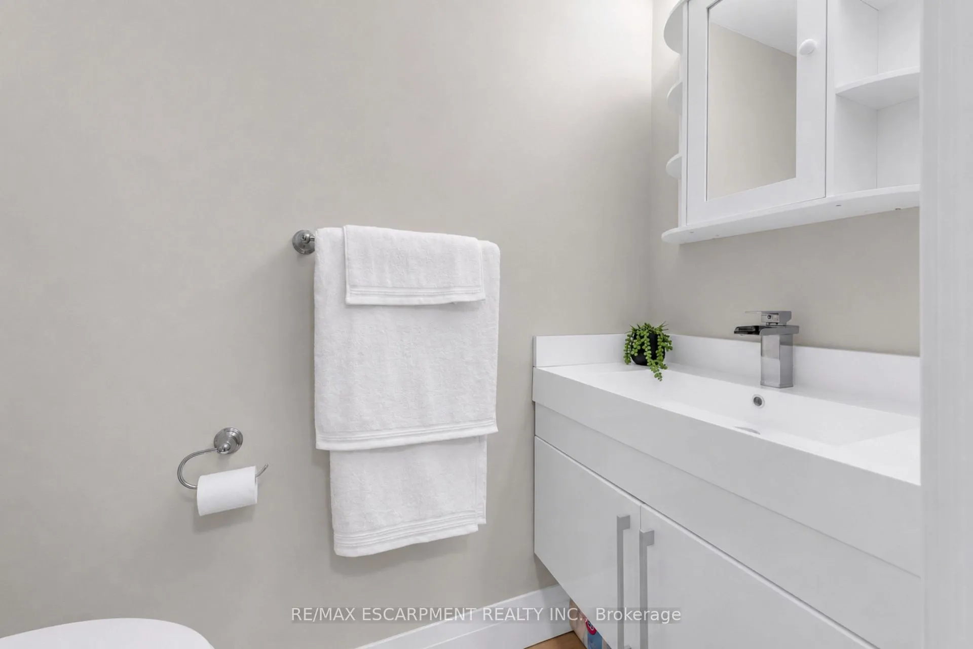 Photo 26 of Unit 211, 500 Green Road, Hamilton, Lakeshore — HOMEH