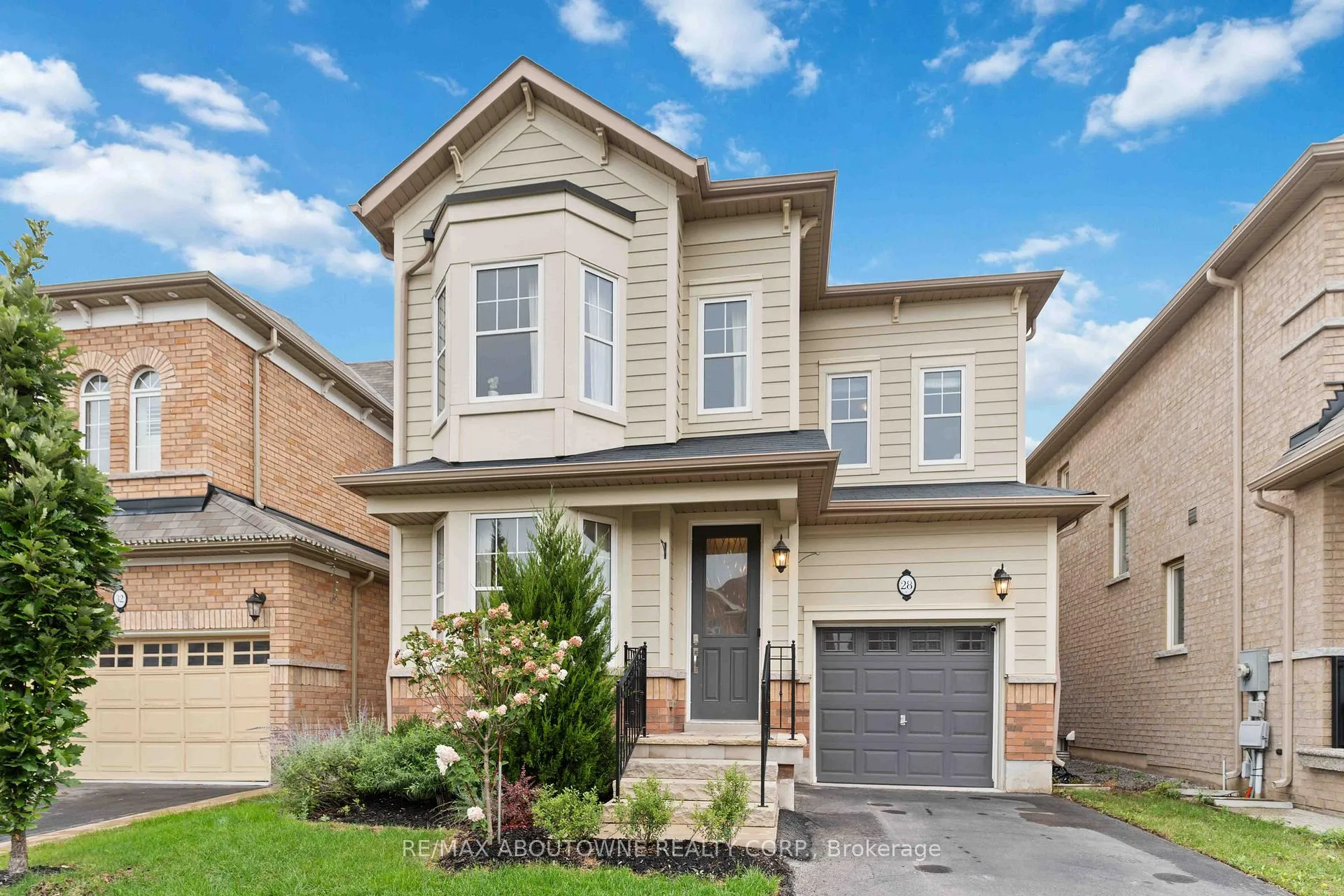 Photo 4 of 28 Babcock Street, Hamilton, Waterdown — HOMEH