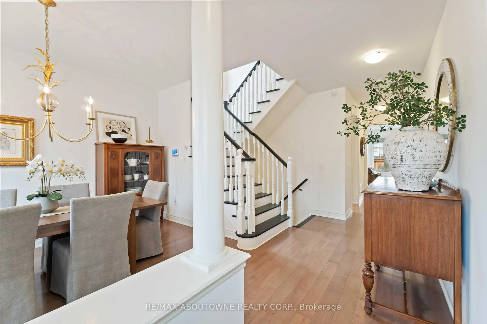 Photo 6 of 28 Babcock Street, Hamilton, Waterdown — HOMEH