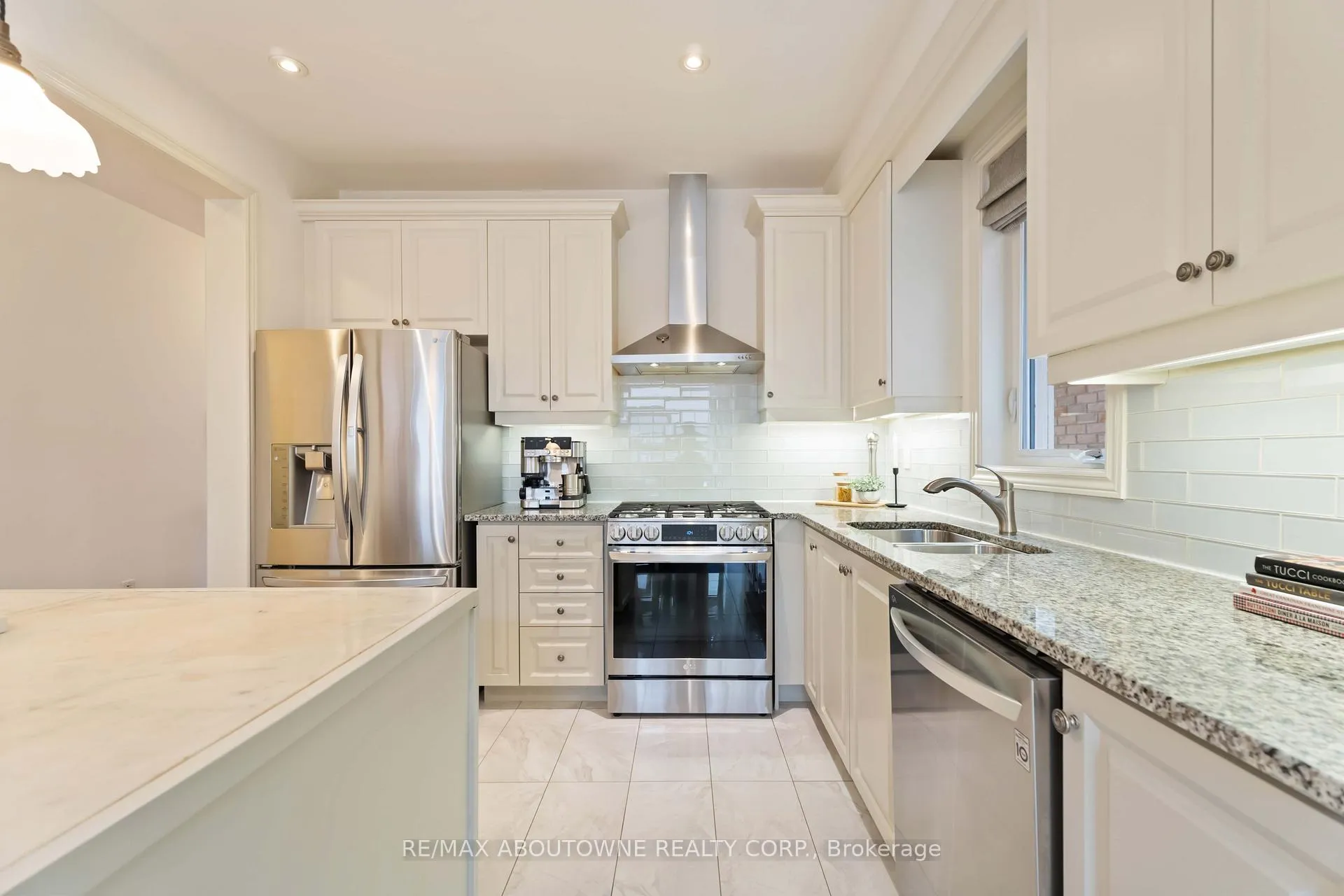 Photo 17 of 28 Babcock Street, Hamilton, Waterdown — HOMEH