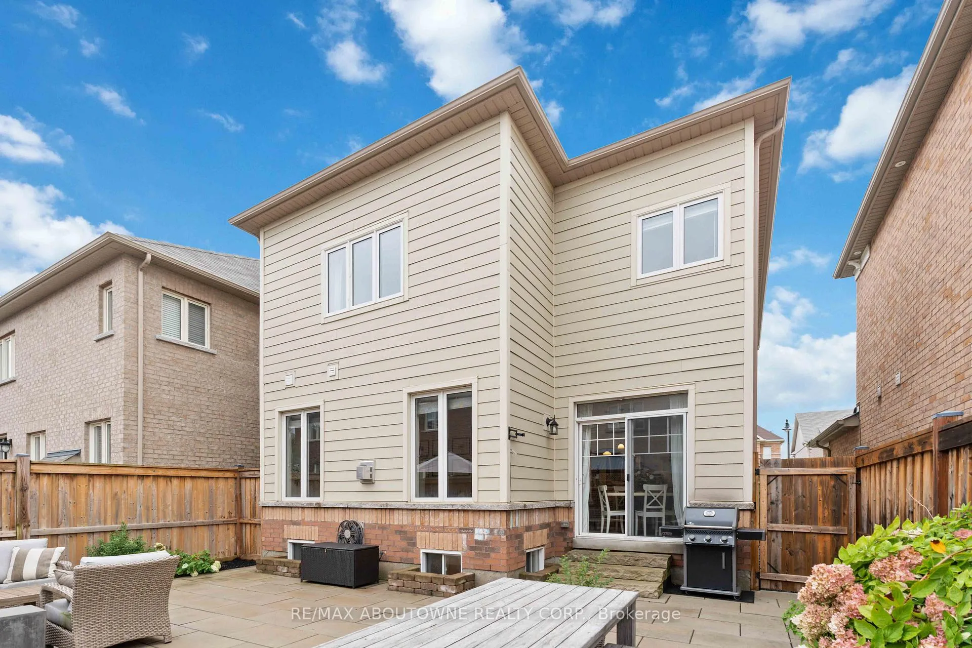 Photo 42 of 28 Babcock Street, Hamilton, Waterdown — HOMEH