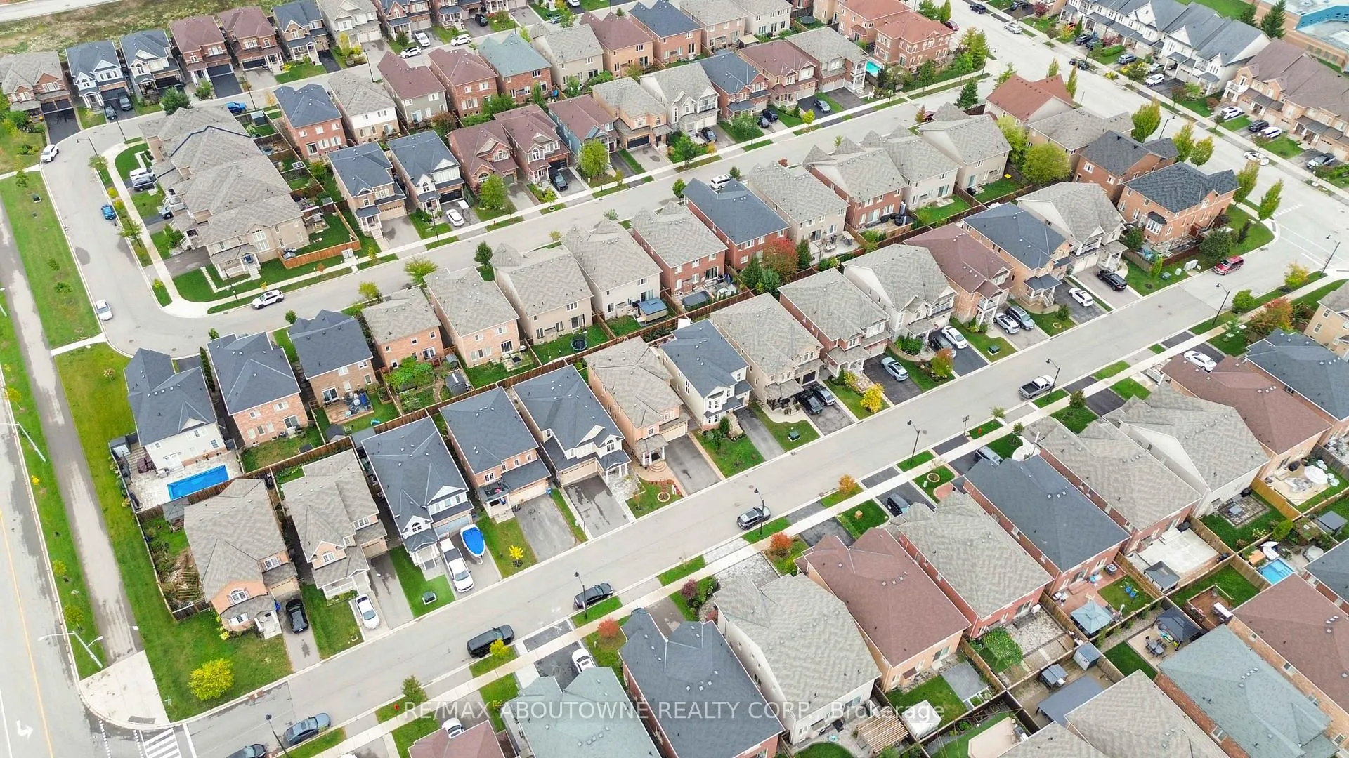 Photo 44 of 28 Babcock Street, Hamilton, Waterdown — HOMEH
