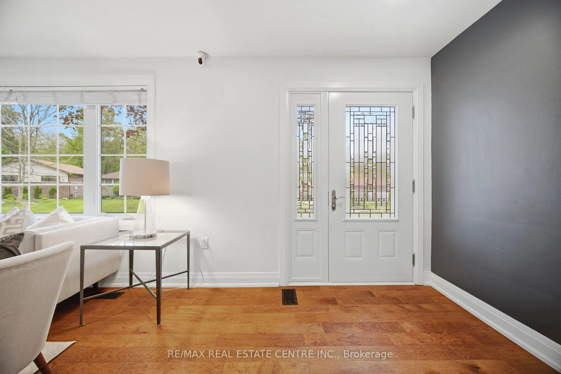 Photo 5 of 1376 Royal Drive, Burlington, Mountainside — HOMEH