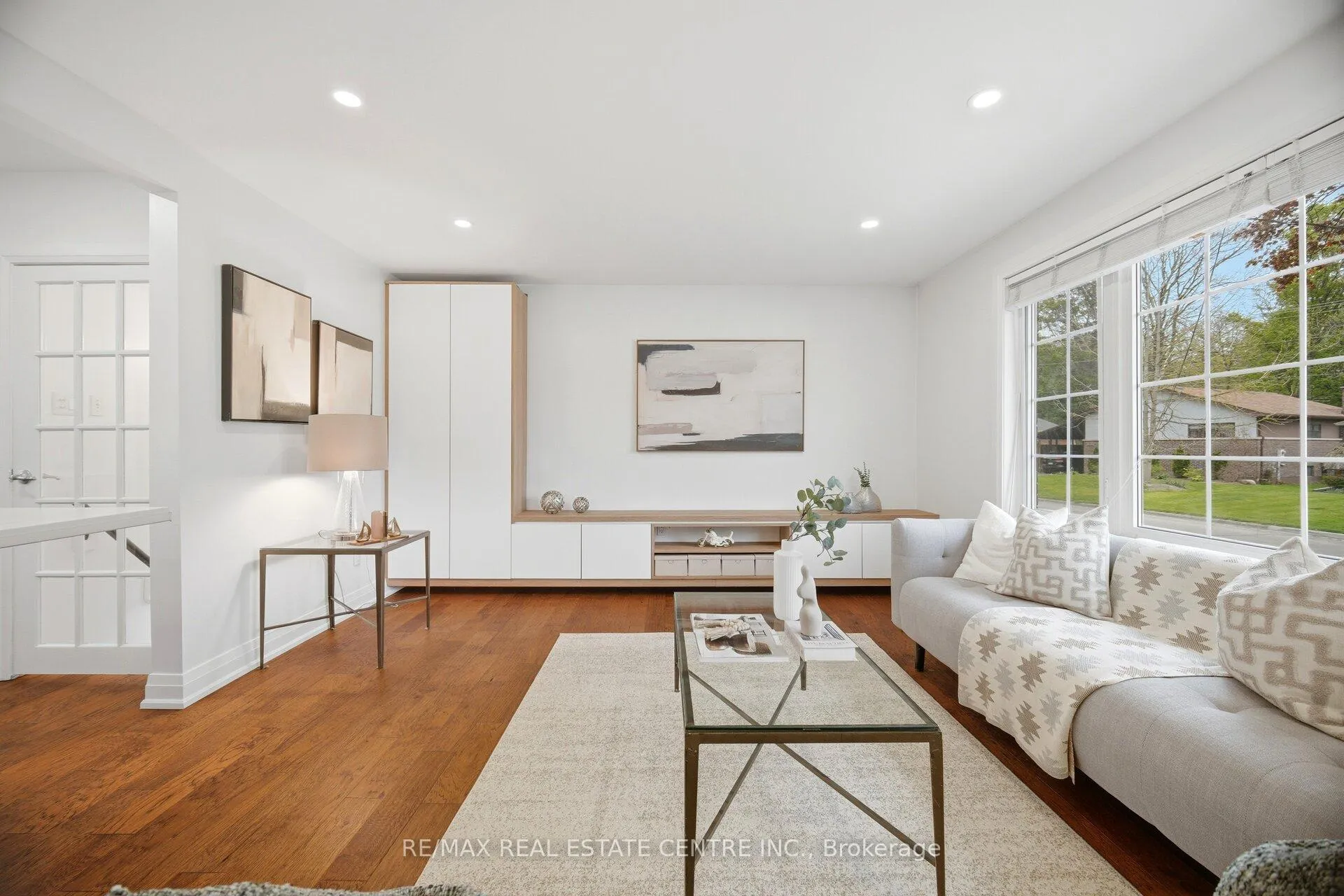 Photo 9 of 1376 Royal Drive, Burlington, Mountainside — HOMEH