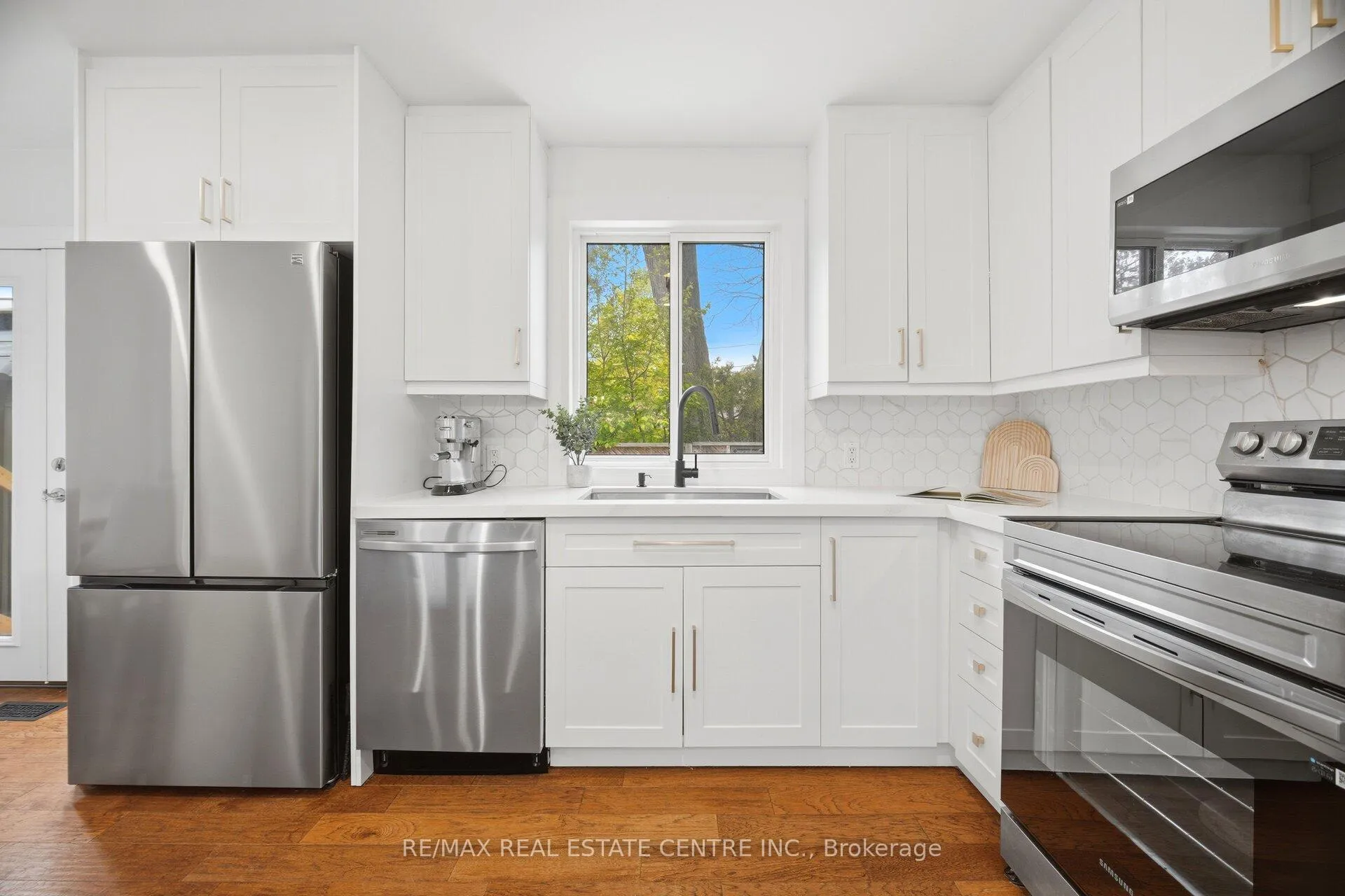 Photo 16 of 1376 Royal Drive, Burlington, Mountainside — HOMEH