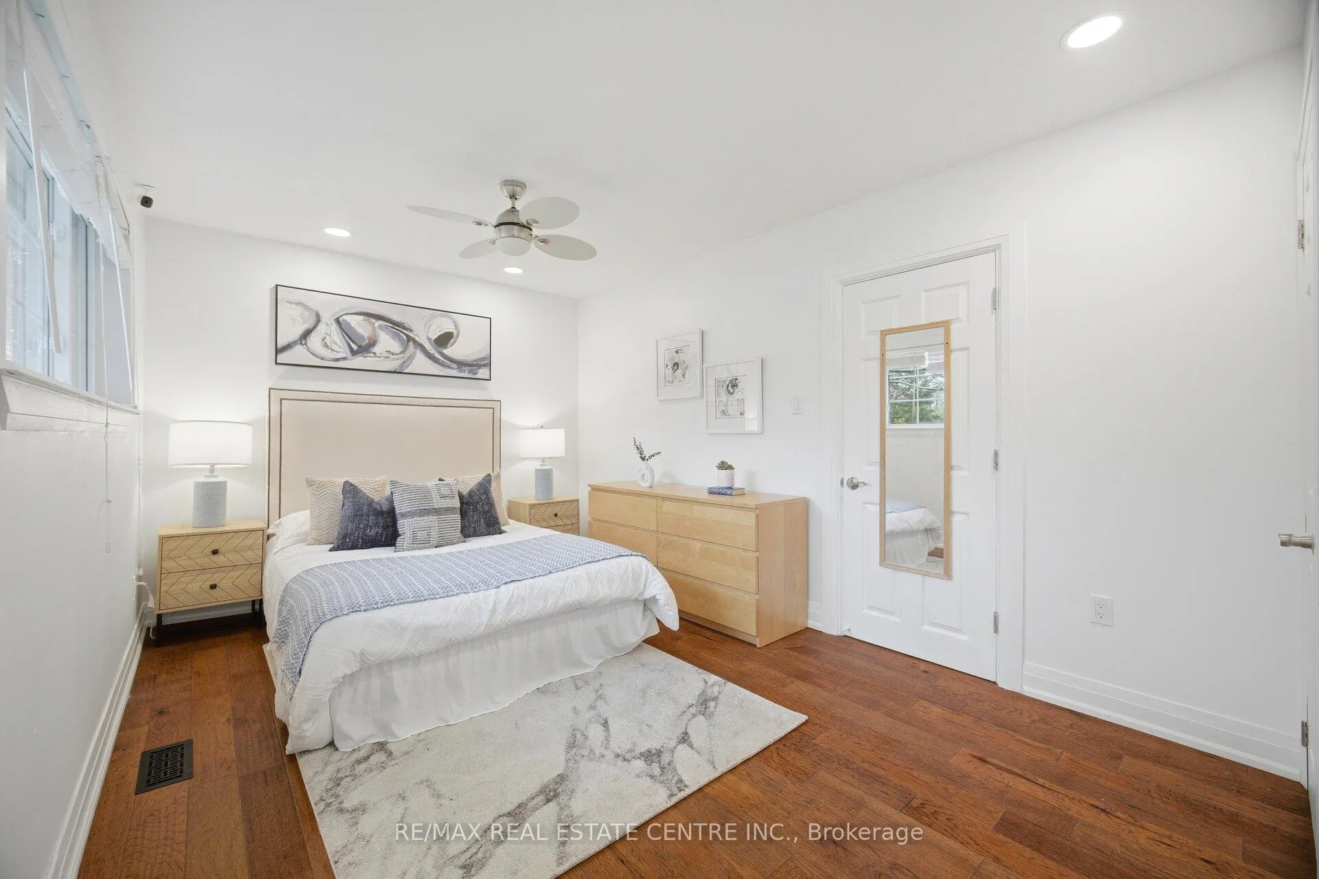 Photo 21 of 1376 Royal Drive, Burlington, Mountainside — HOMEH