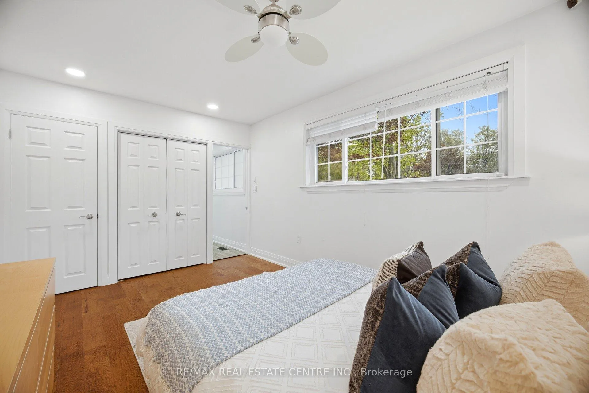Photo 23 of 1376 Royal Drive, Burlington, Mountainside — HOMEH