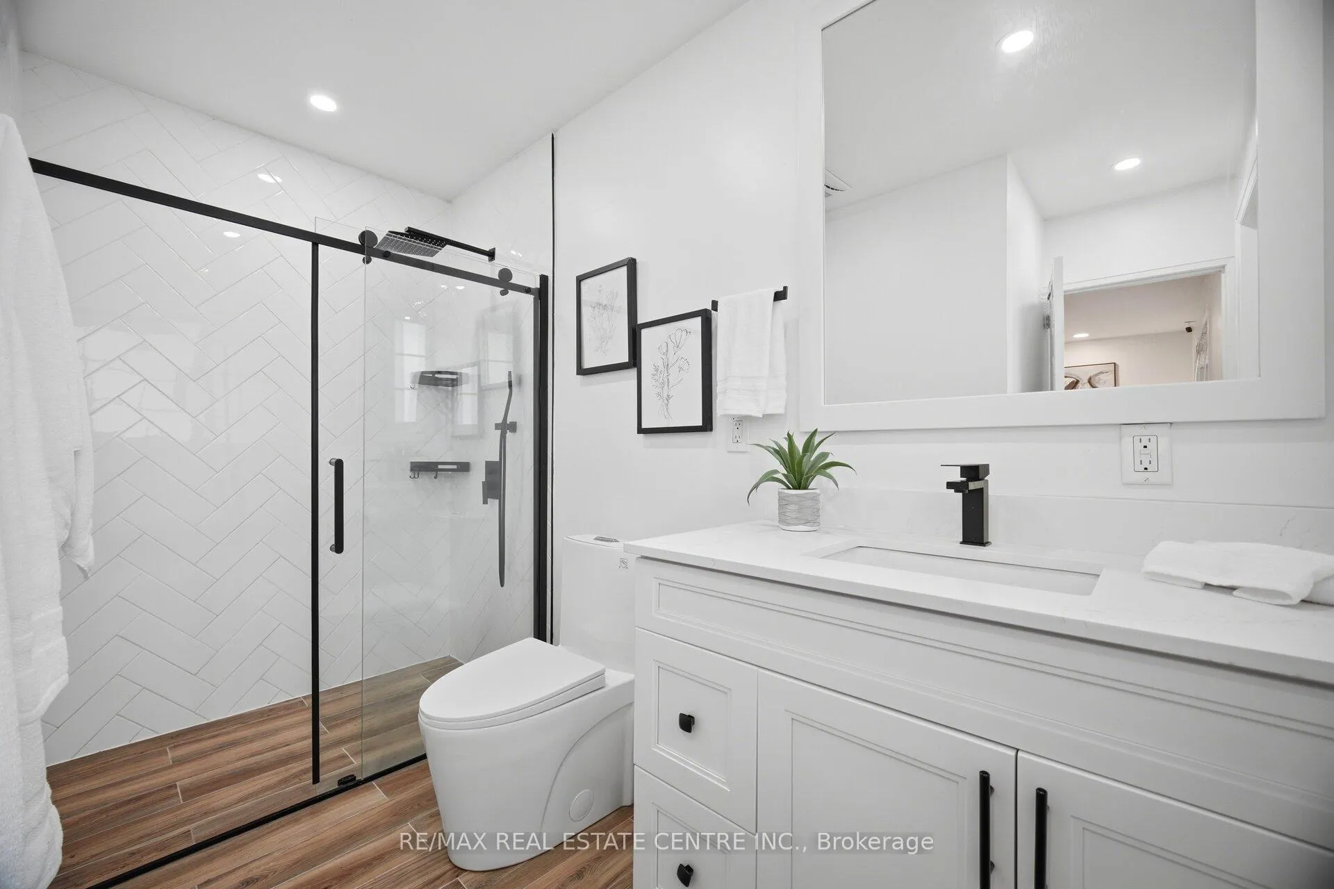 Photo 24 of 1376 Royal Drive, Burlington, Mountainside — HOMEH