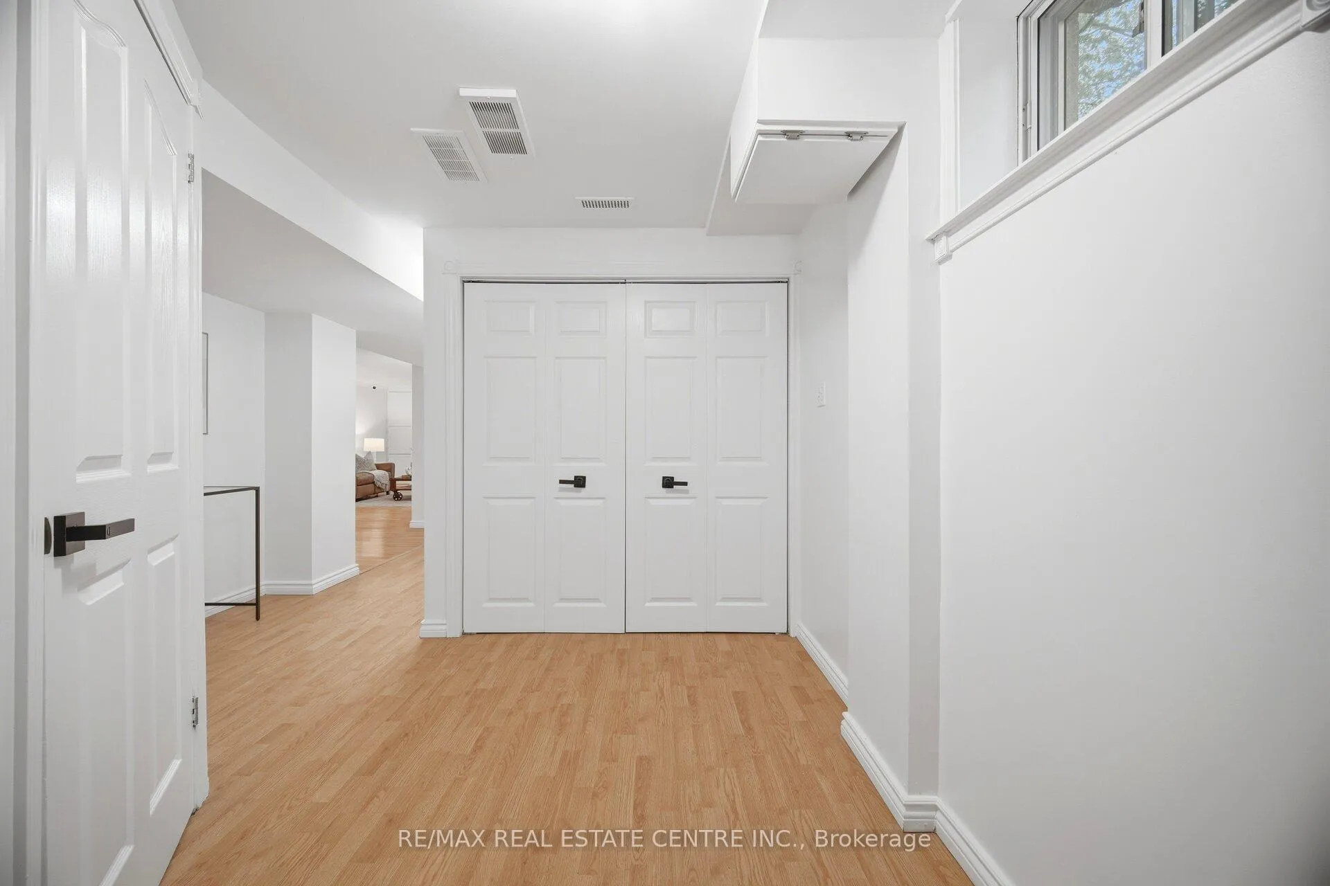 Photo 30 of 1376 Royal Drive, Burlington, Mountainside — HOMEH