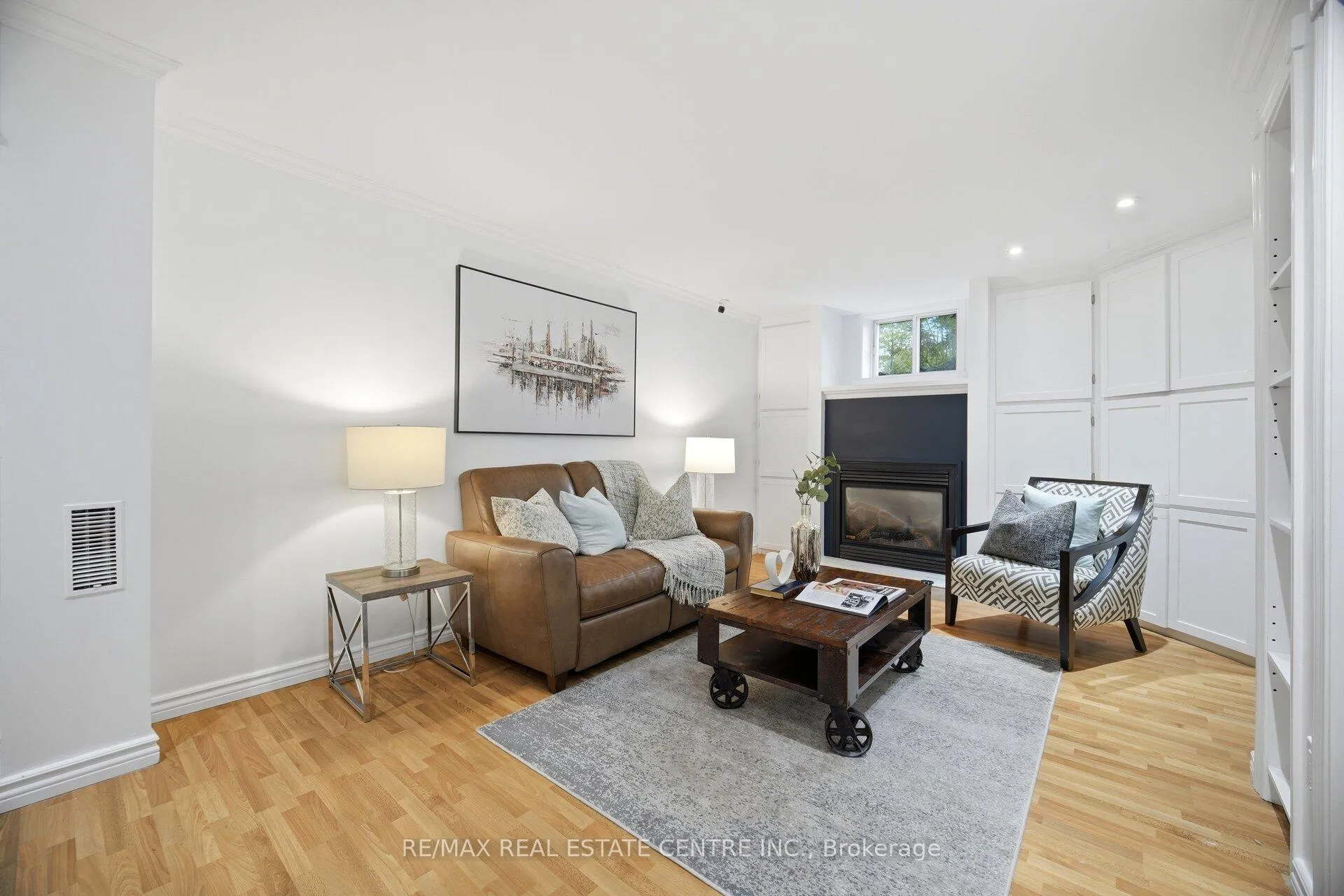 Photo 31 of 1376 Royal Drive, Burlington, Mountainside — HOMEH
