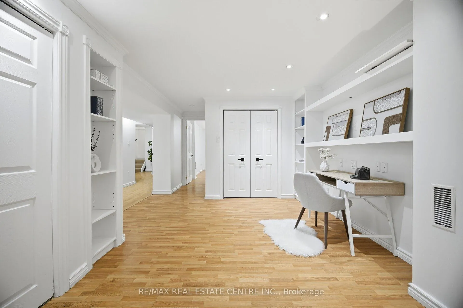 Photo 33 of 1376 Royal Drive, Burlington, Mountainside — HOMEH
