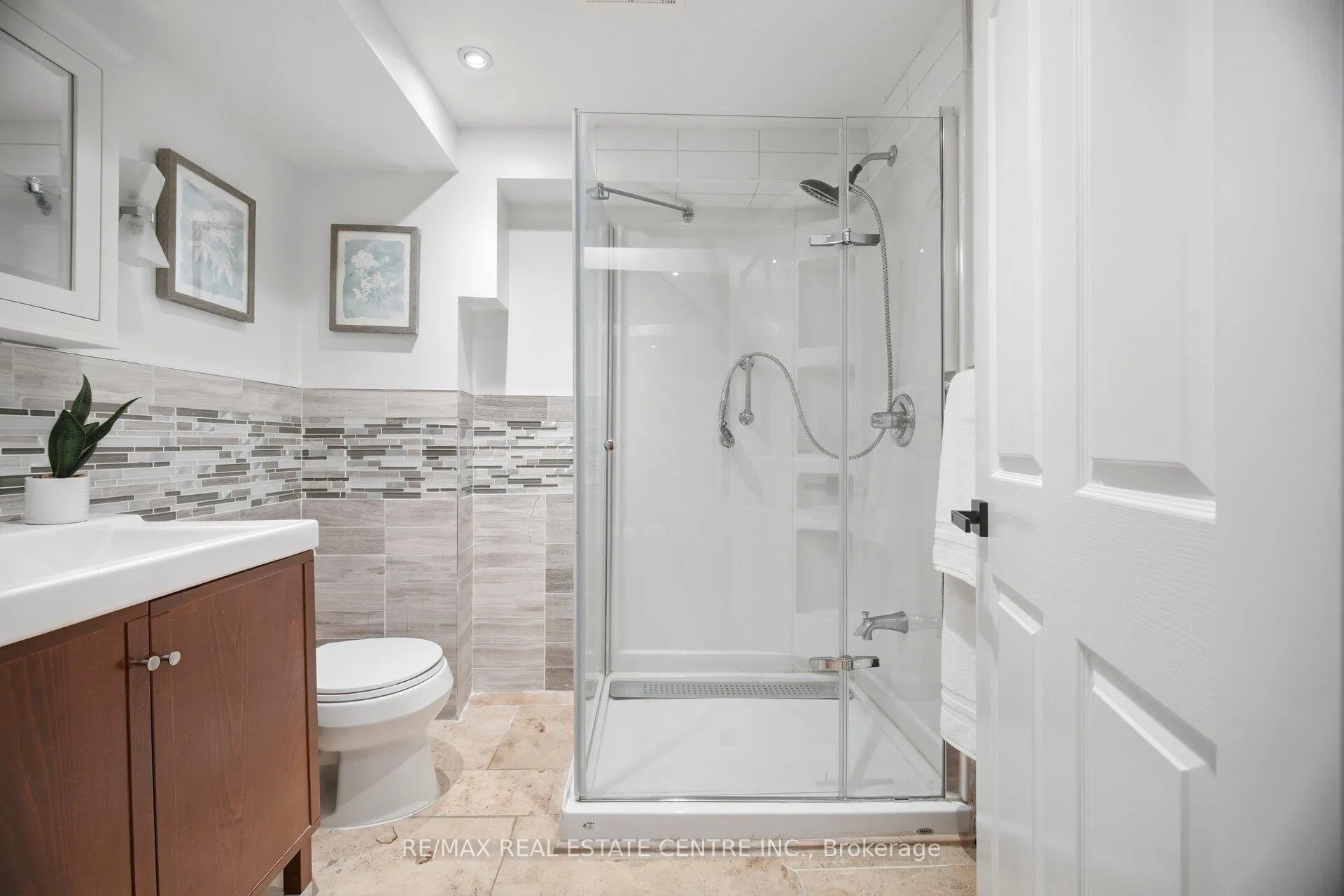 Photo 36 of 1376 Royal Drive, Burlington, Mountainside — HOMEH