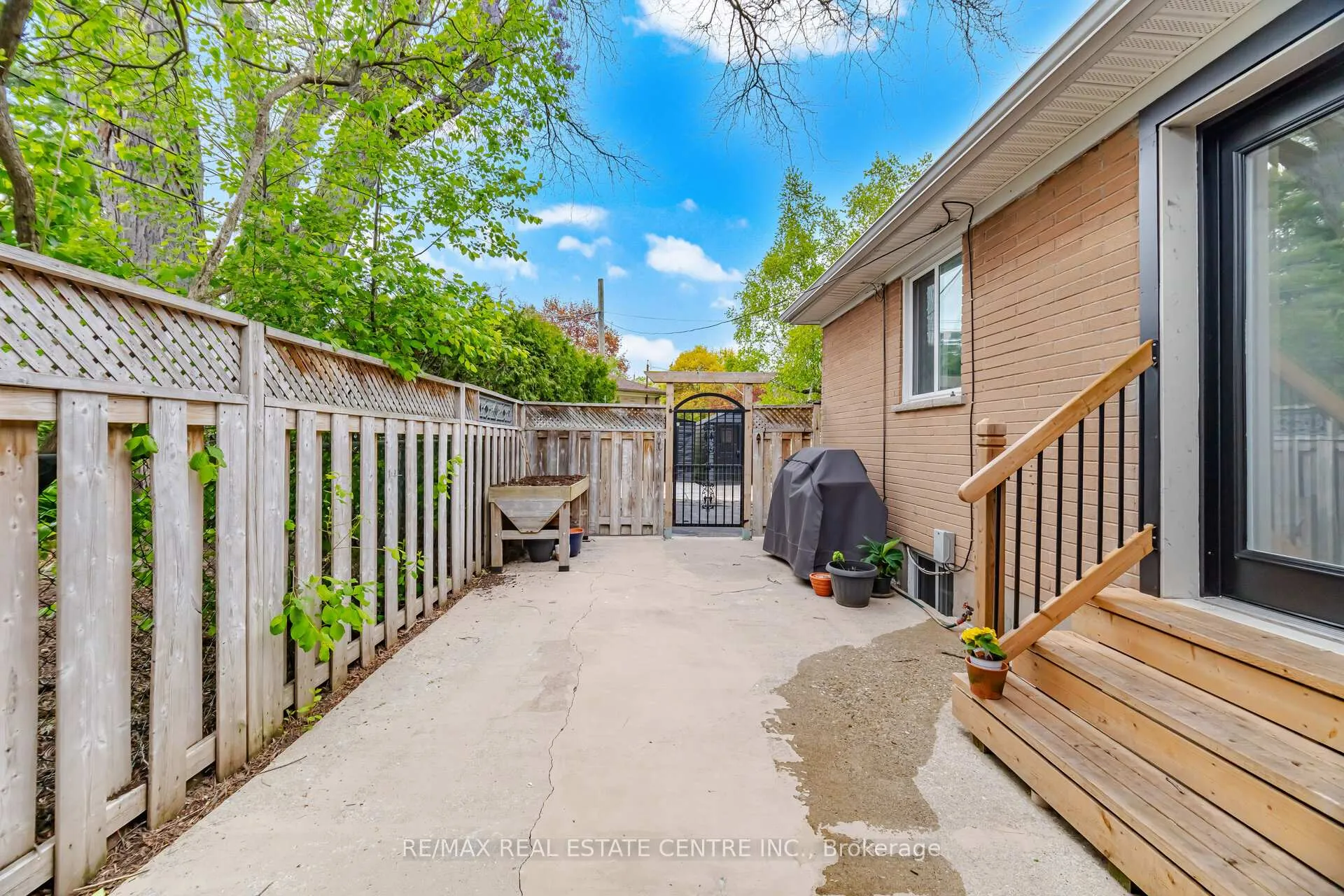 Photo 39 of 1376 Royal Drive, Burlington, Mountainside — HOMEH