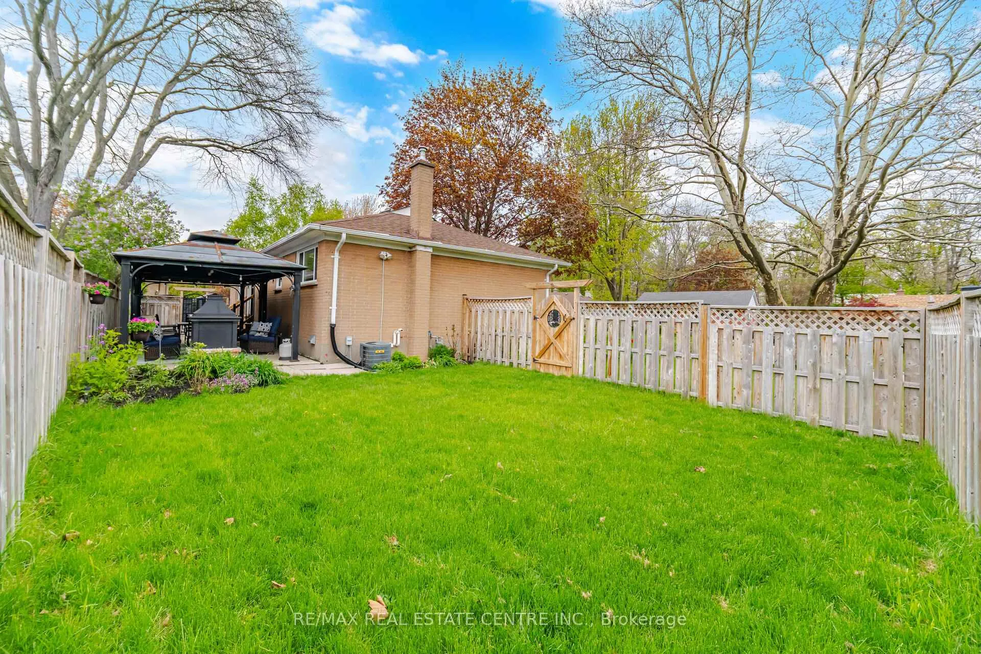 Photo 40 of 1376 Royal Drive, Burlington, Mountainside — HOMEH
