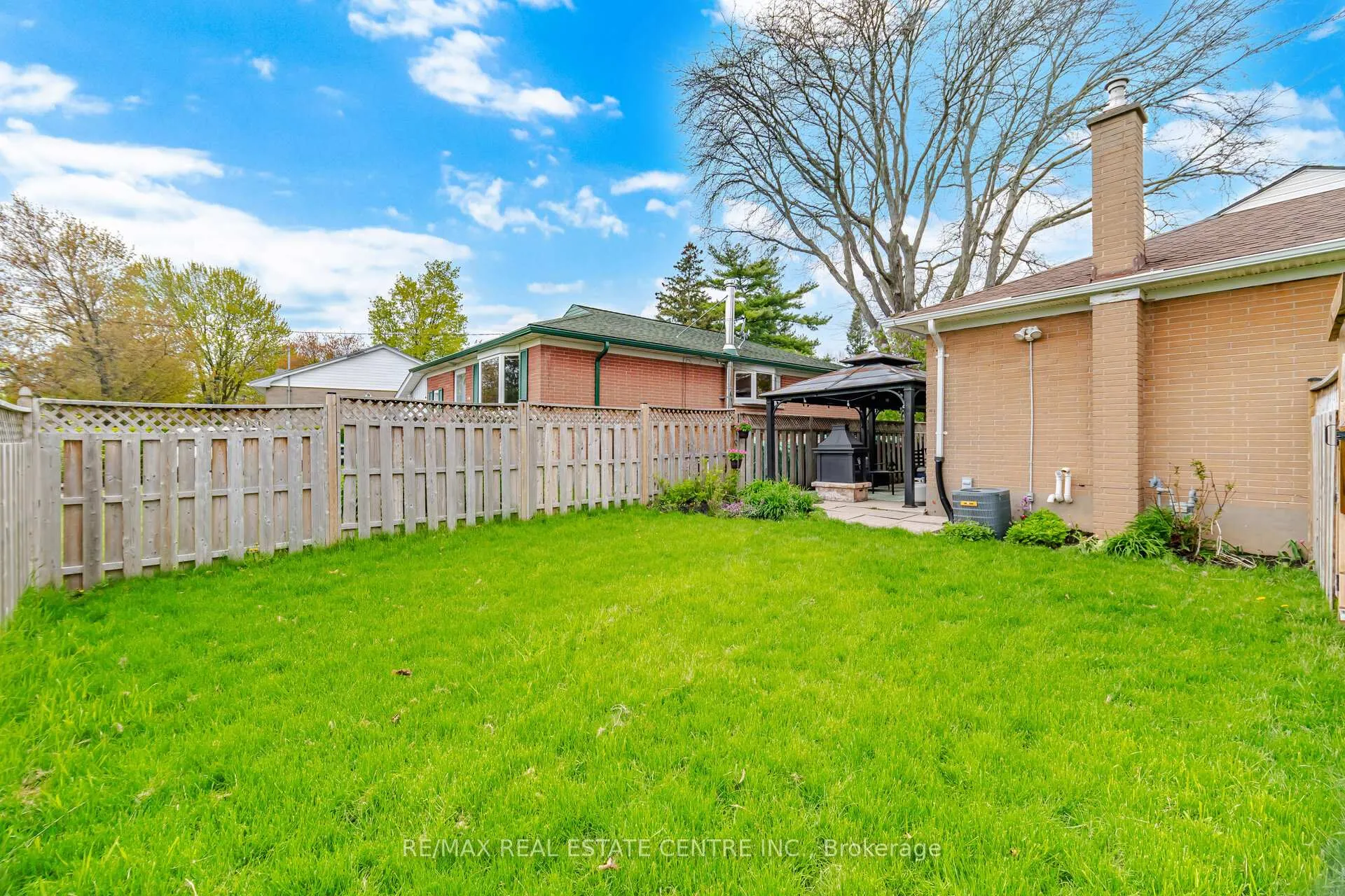 Photo 41 of 1376 Royal Drive, Burlington, Mountainside — HOMEH