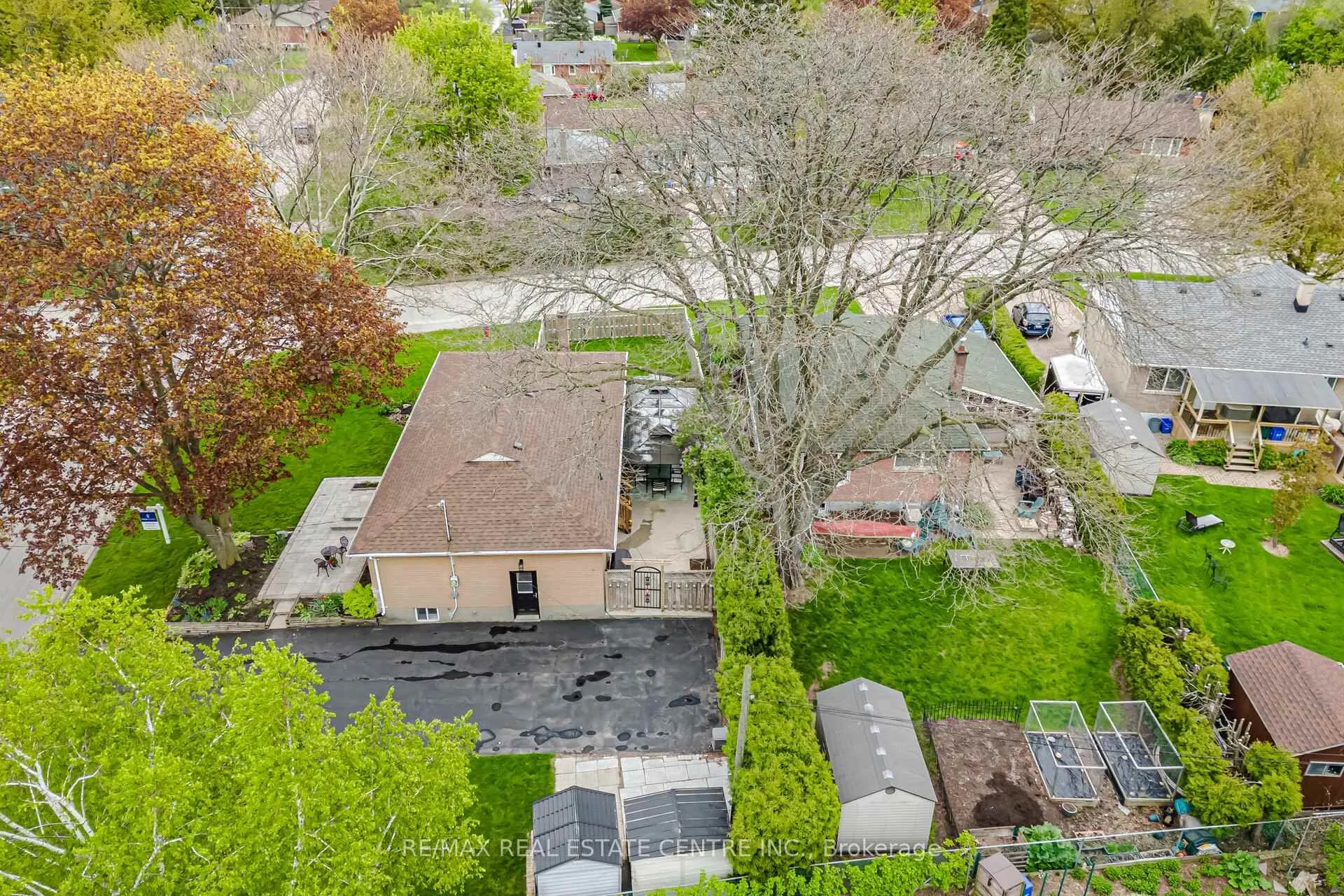 Photo 42 of 1376 Royal Drive, Burlington, Mountainside — HOMEH