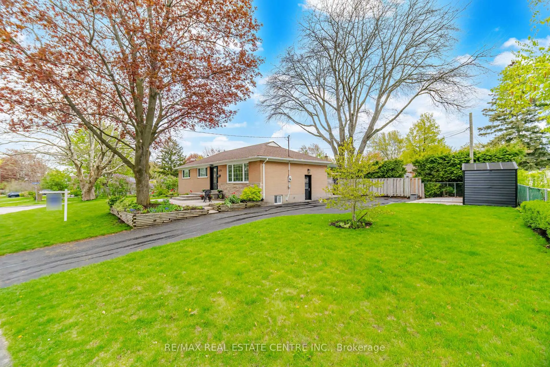 Photo 43 of 1376 Royal Drive, Burlington, Mountainside — HOMEH