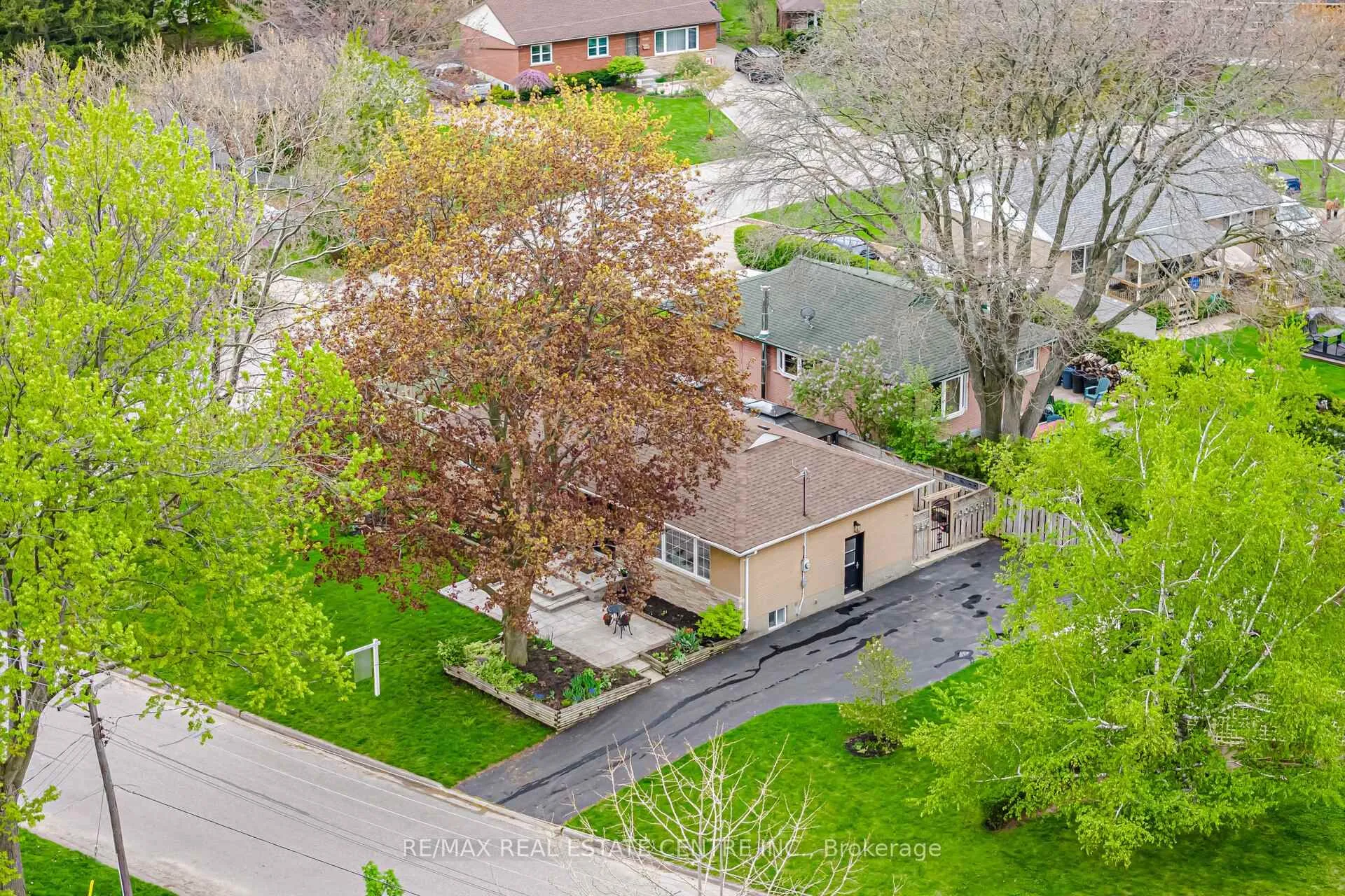 Photo 44 of 1376 Royal Drive, Burlington, Mountainside — HOMEH