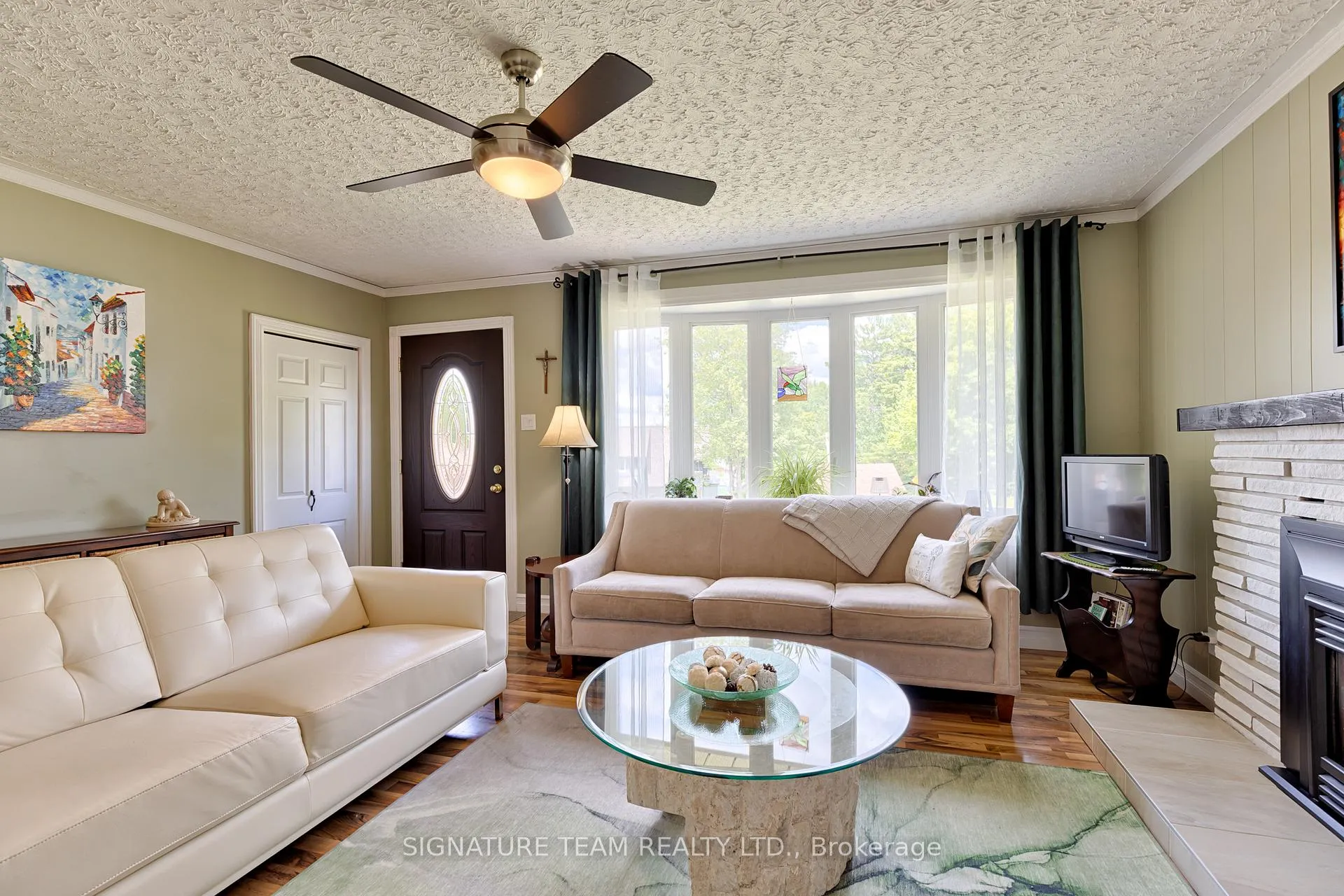 Photo 2 of 26 Parkdale Avenue, Deep River, Deep River — HOMEH