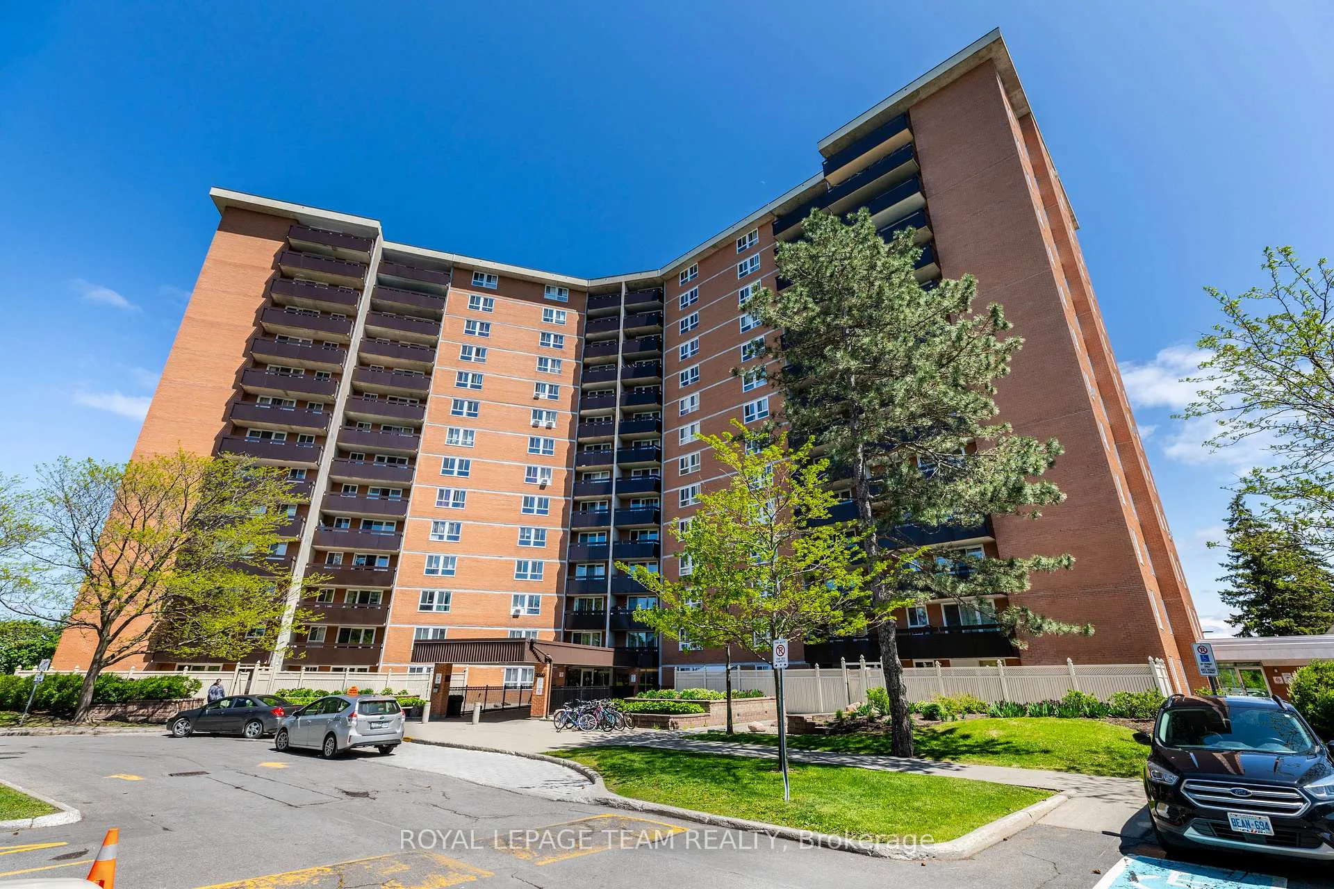 Photo 1 of Unit 313, 2020 Jasmine Crescent, Ottawa, Beacon Hill South — HOMEH