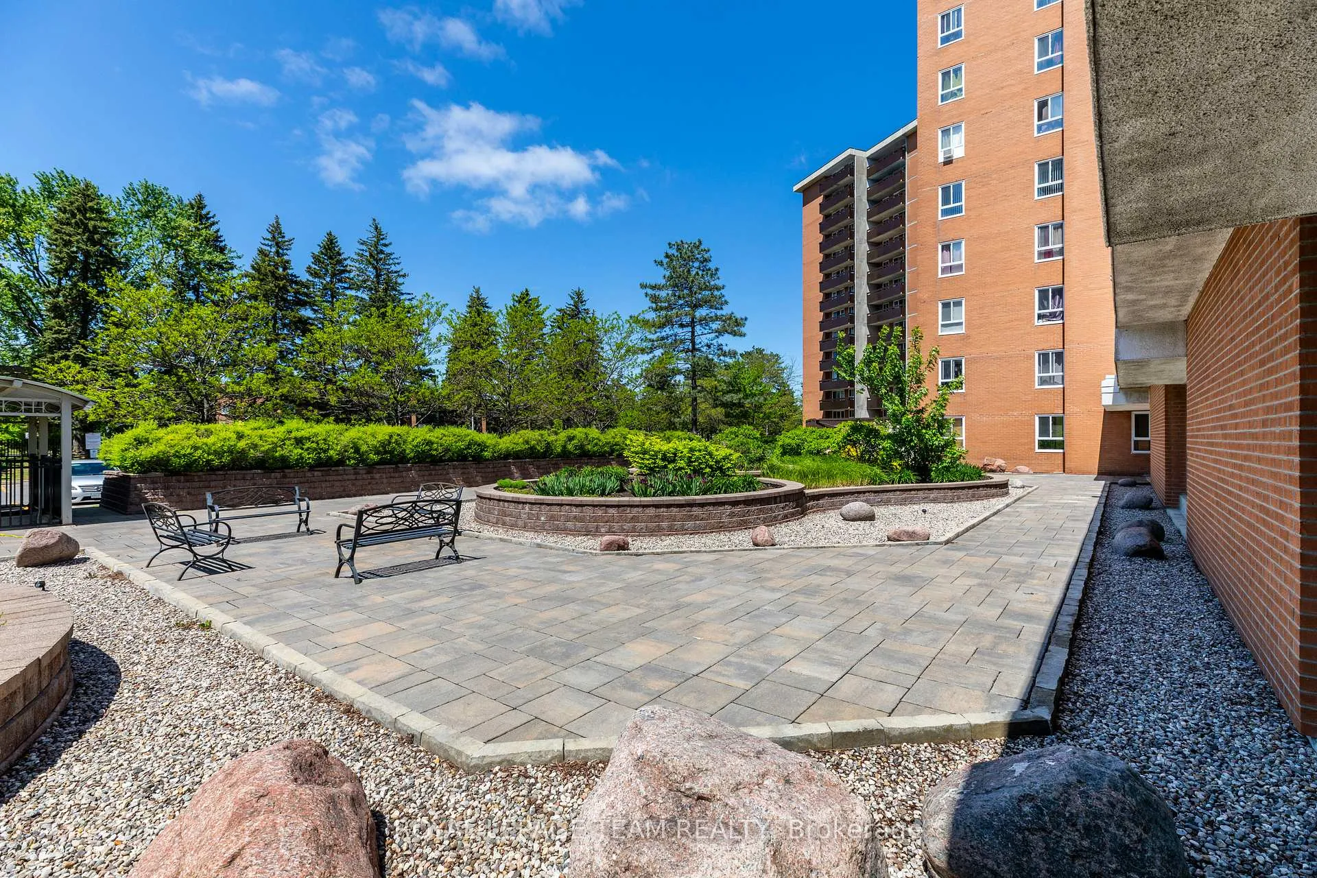 Photo 2 of Unit 313, 2020 Jasmine Crescent, Ottawa, Beacon Hill South — HOMEH