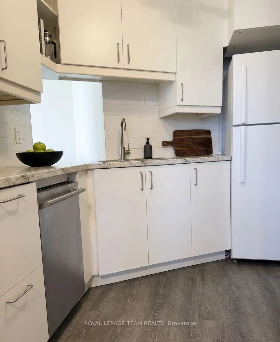 Photo 3 of Unit 313, 2020 Jasmine Crescent, Ottawa, Beacon Hill South — HOMEH
