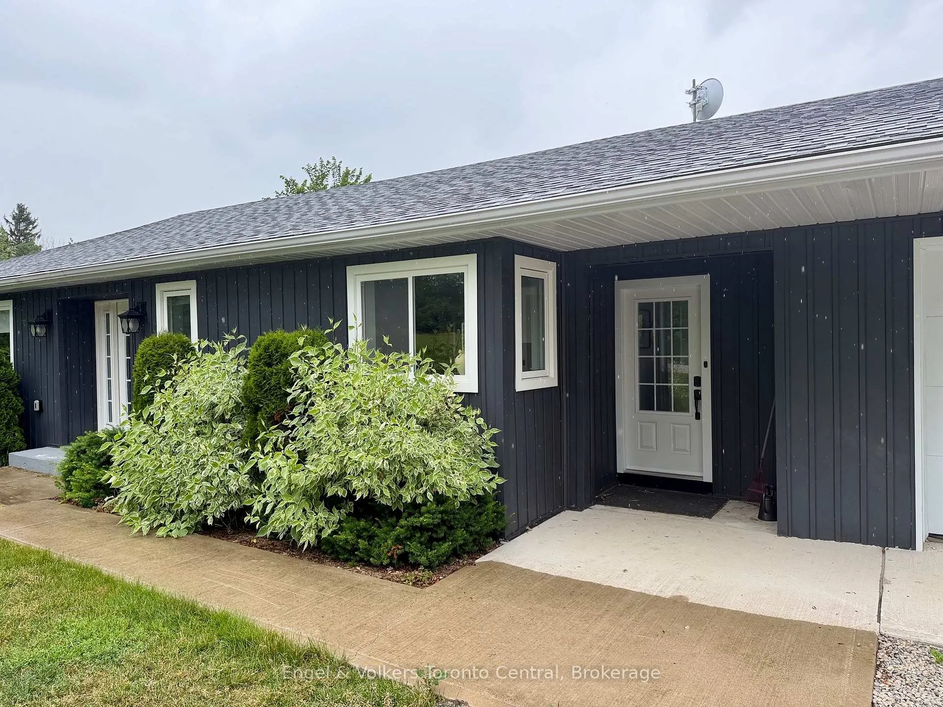 Front of 197702 Grey Road 7