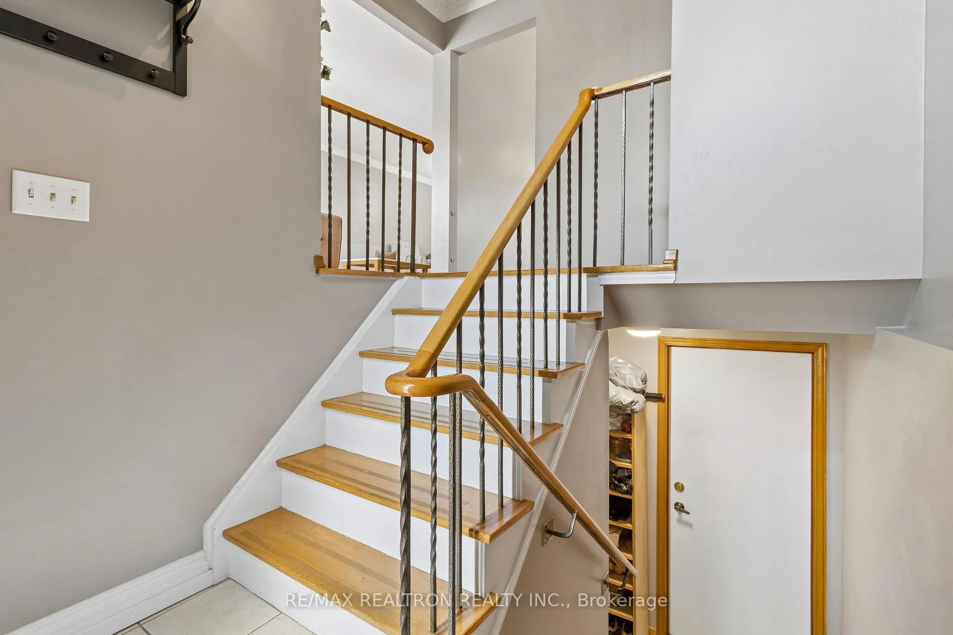 Photo 5 of 275 Aberdeen Avenue, Vaughan, East Woodbridge — HOMEH
