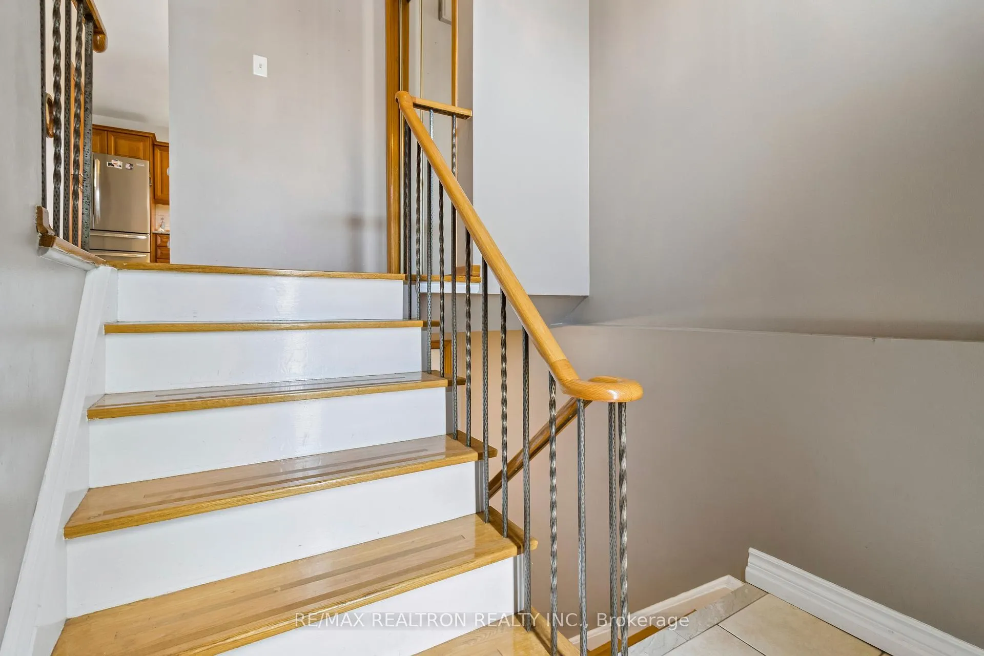 Photo 6 of 275 Aberdeen Avenue, Vaughan, East Woodbridge — HOMEH